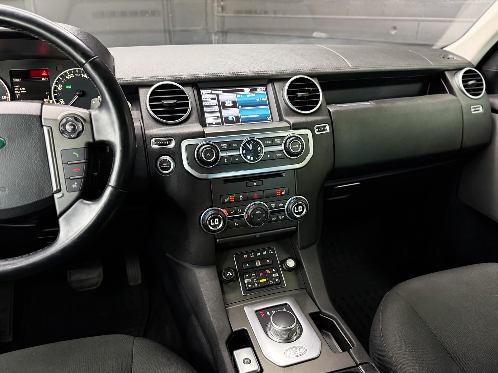 LAND ROVER Discovery 3.0 SDV6 SE Automatic *AHK*-image-14