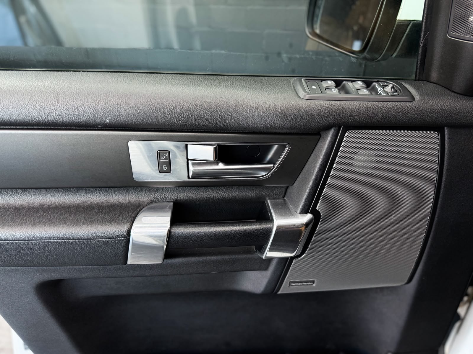 LAND ROVER Discovery 3.0 SDV6 SE Automatic *AHK*-image-23