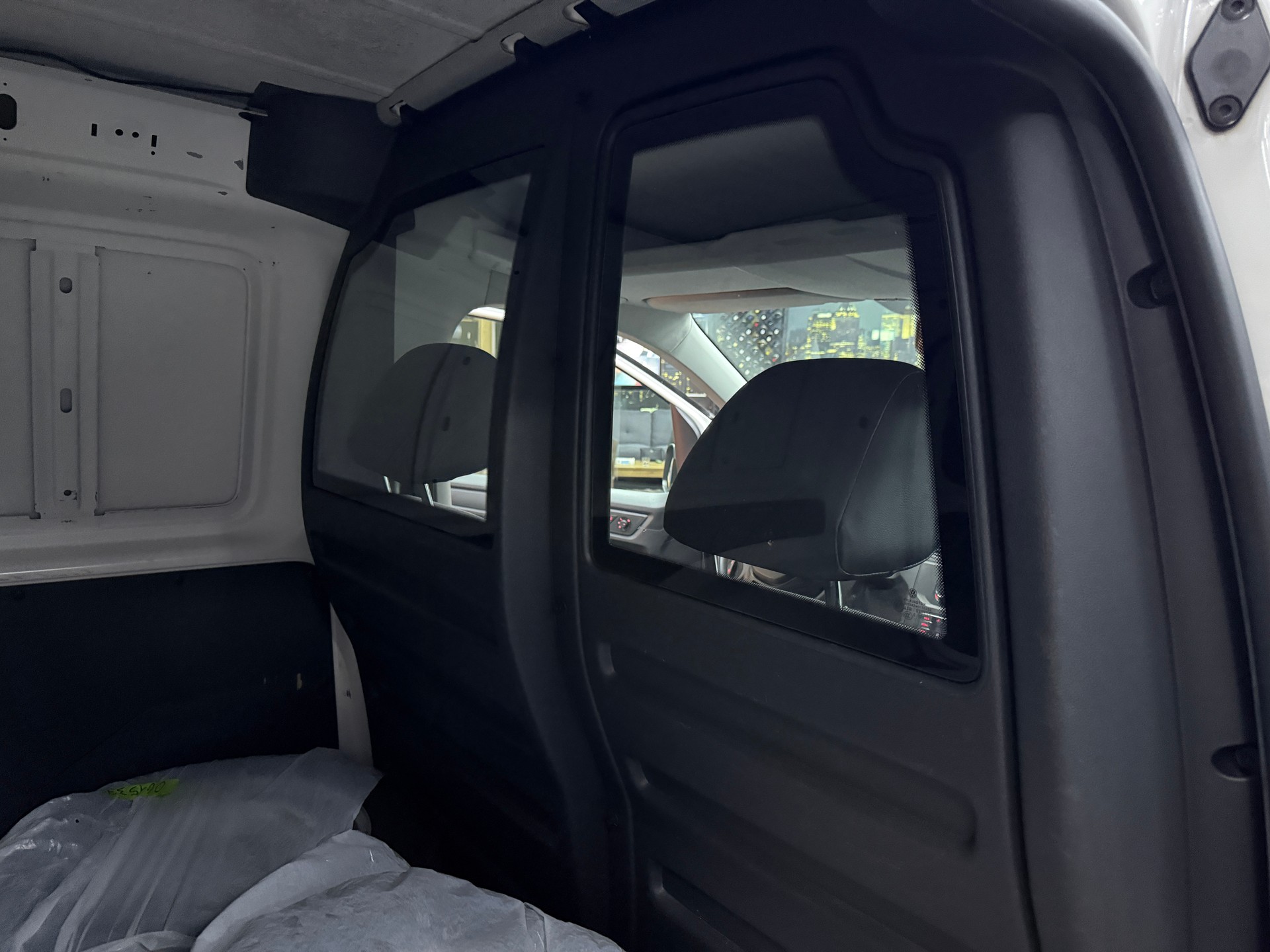 VW Caddy 2.0TDI BlueMotion Technology-image-15