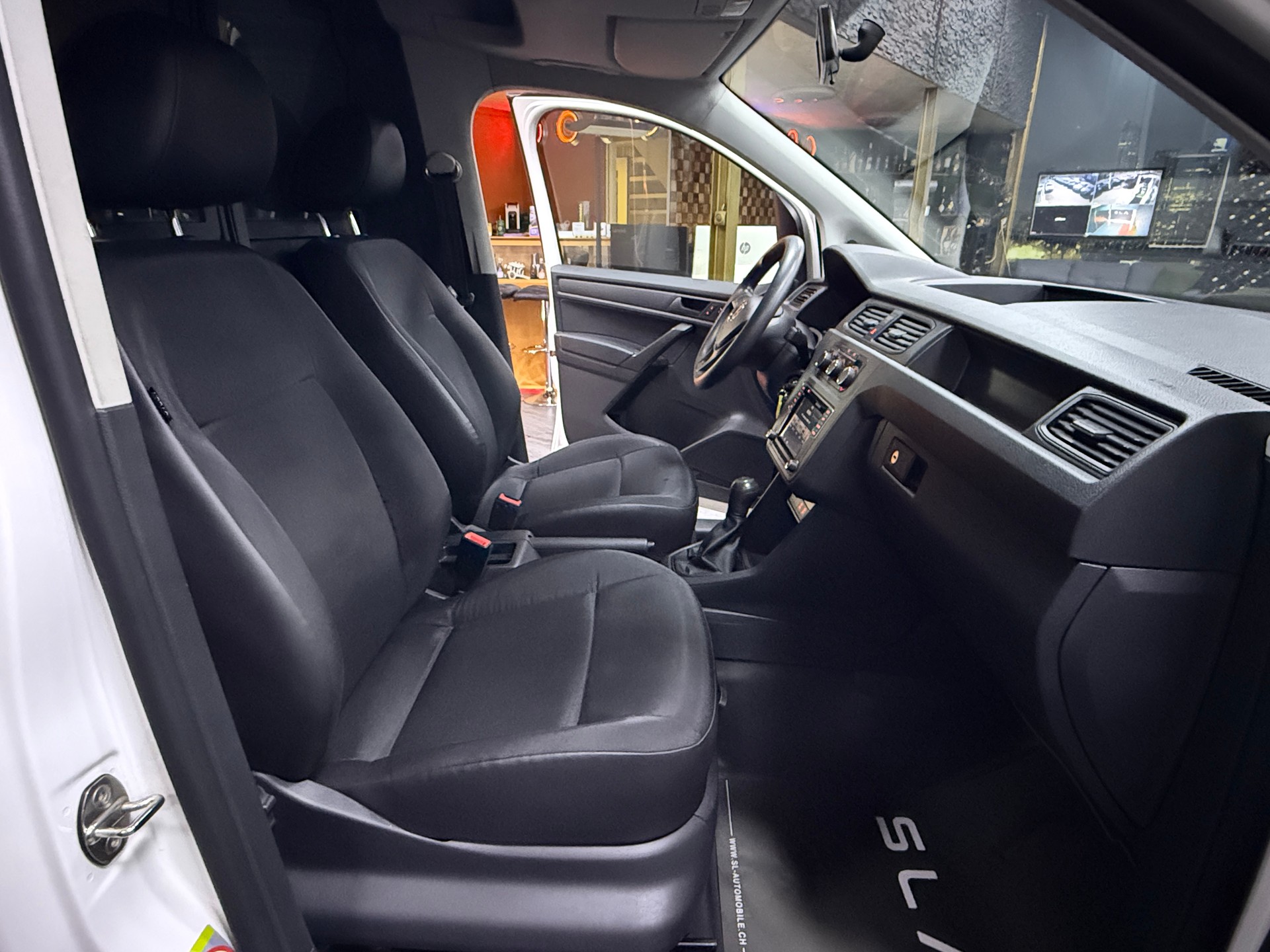VW Caddy 2.0TDI BlueMotion Technology-image-10
