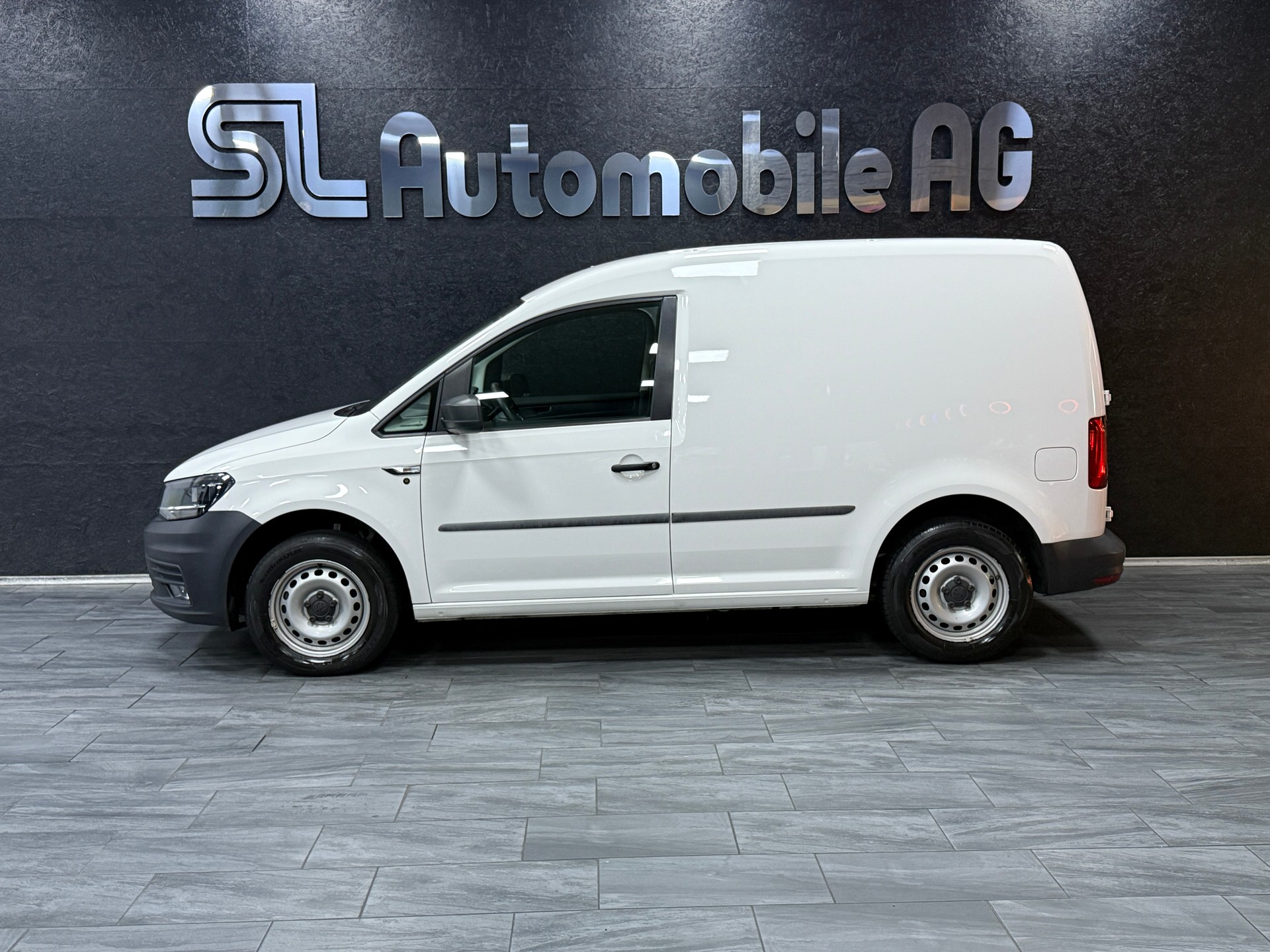 VW Caddy 2.0TDI BlueMotion Technology-showroom-element-3