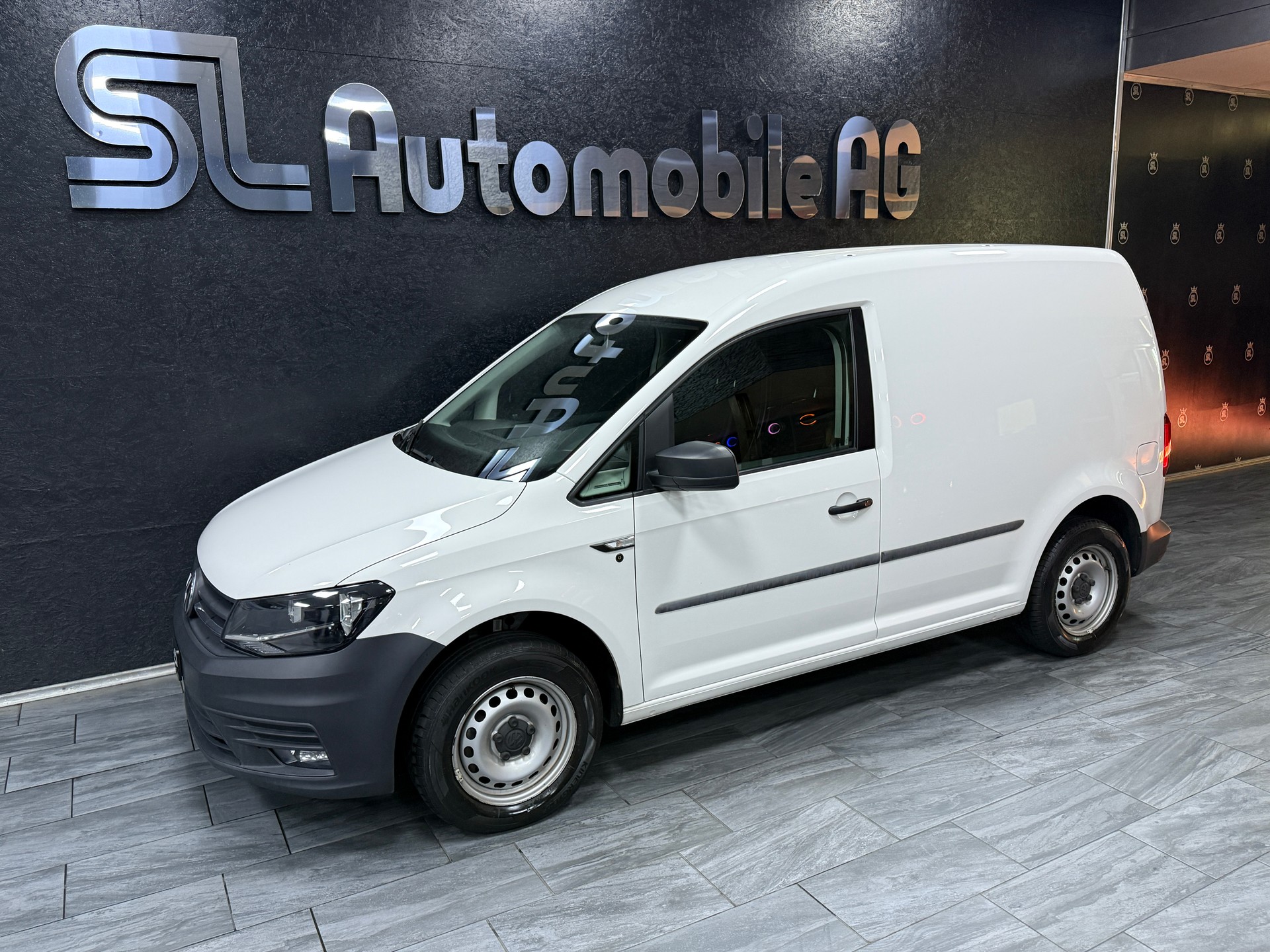 VW Caddy 2.0TDI BlueMotion Technology-showroom-element-2