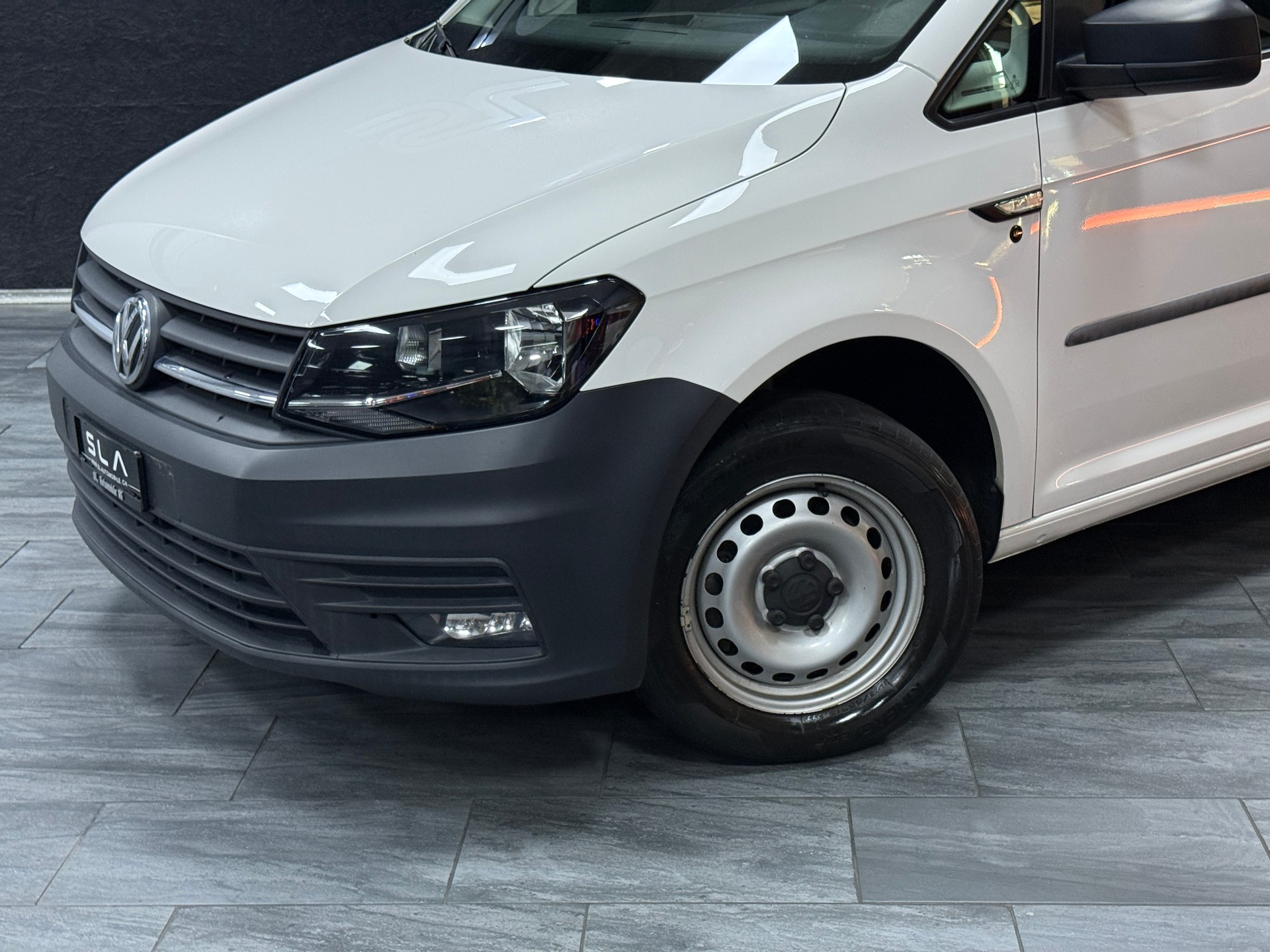 VW Caddy 2.0TDI BlueMotion Technology-showroom-element-1