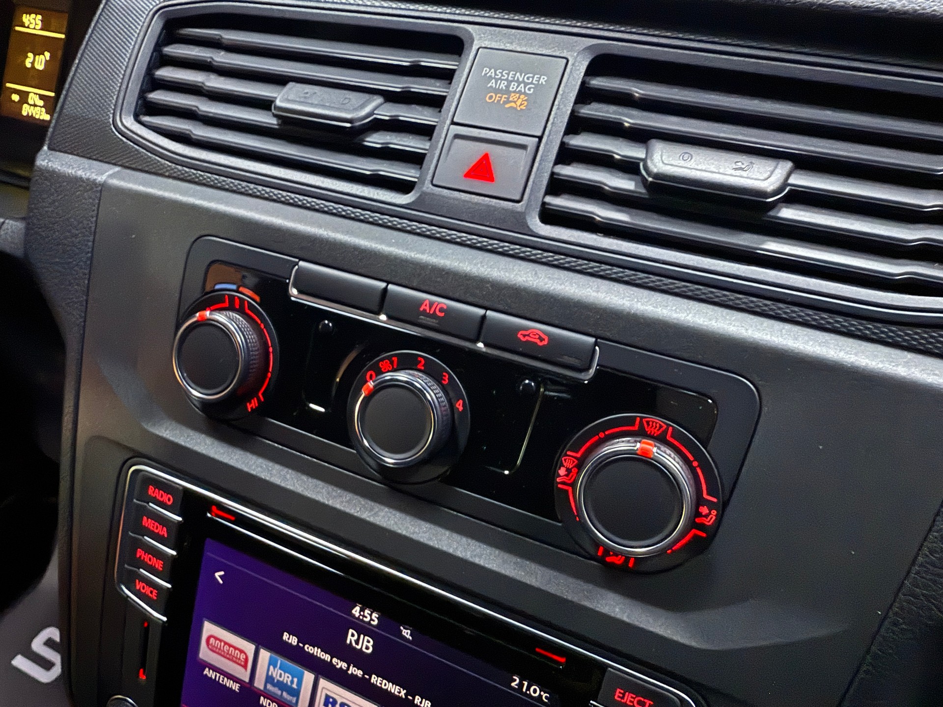 VW Caddy 2.0TDI BlueMotion Technology-image-9