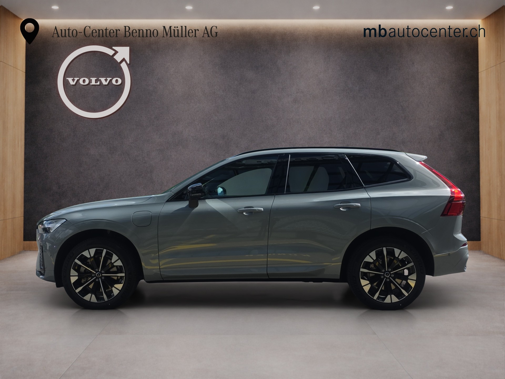 VOLVO XC60 2.0 T6 TE Ultra Dark eAWD-image-1