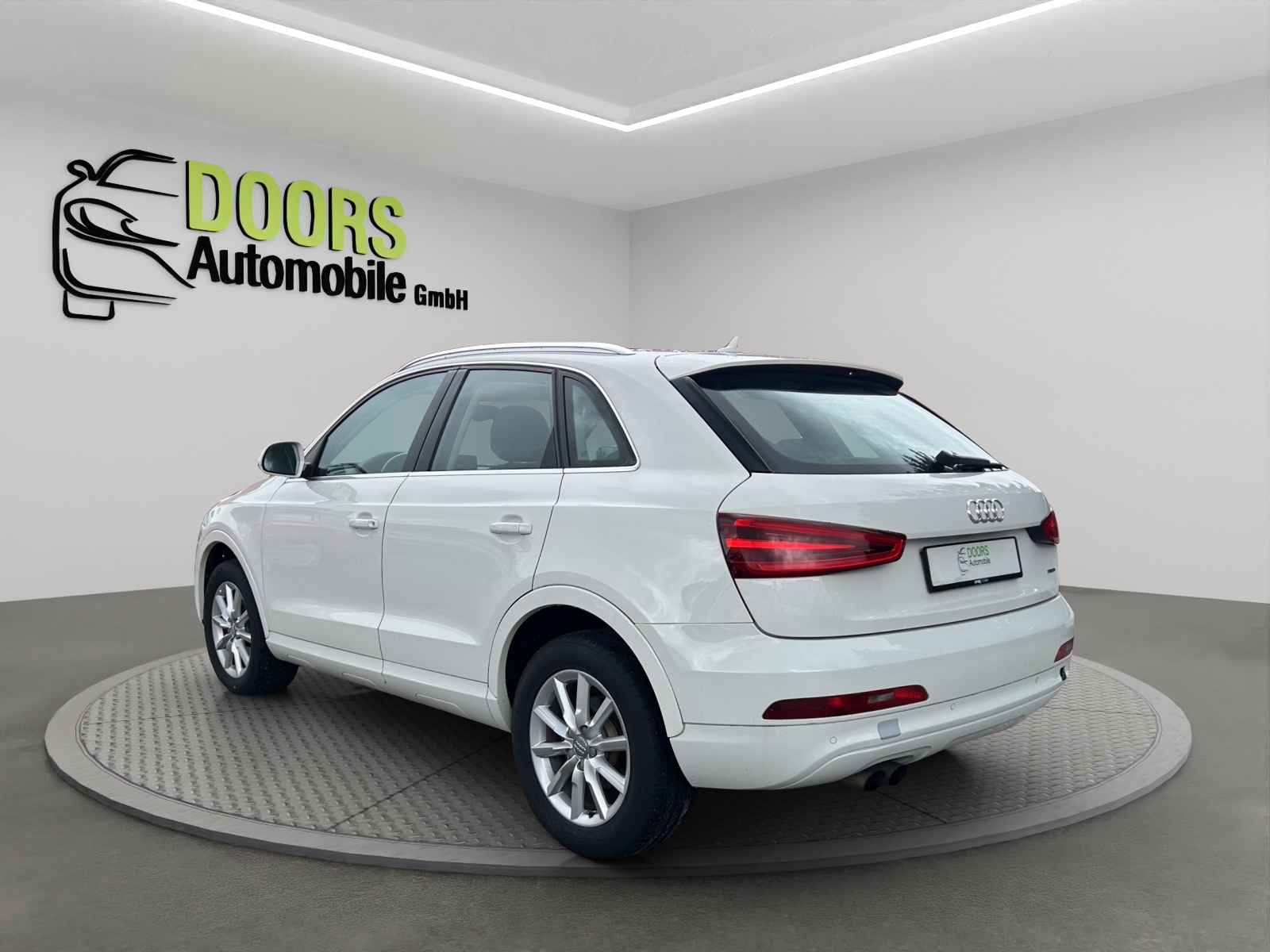 AUDI Q3 2.0 TDI Start quattro S-tronic-image-5