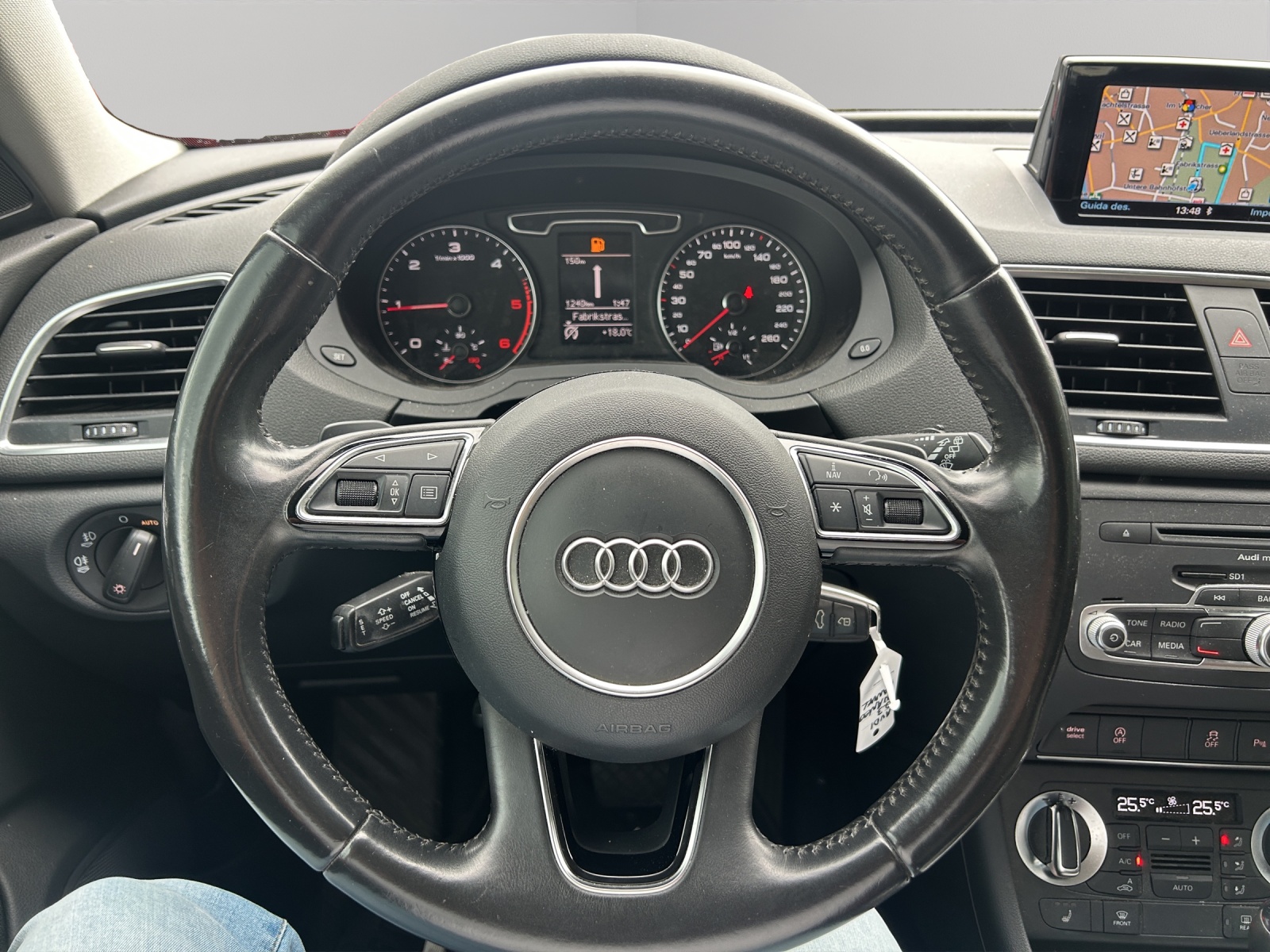 AUDI Q3 2.0 TDI Start quattro S-tronic-image-16
