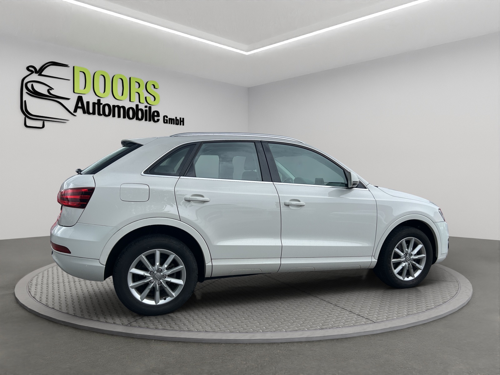 AUDI Q3 2.0 TDI Start quattro S-tronic-image-6