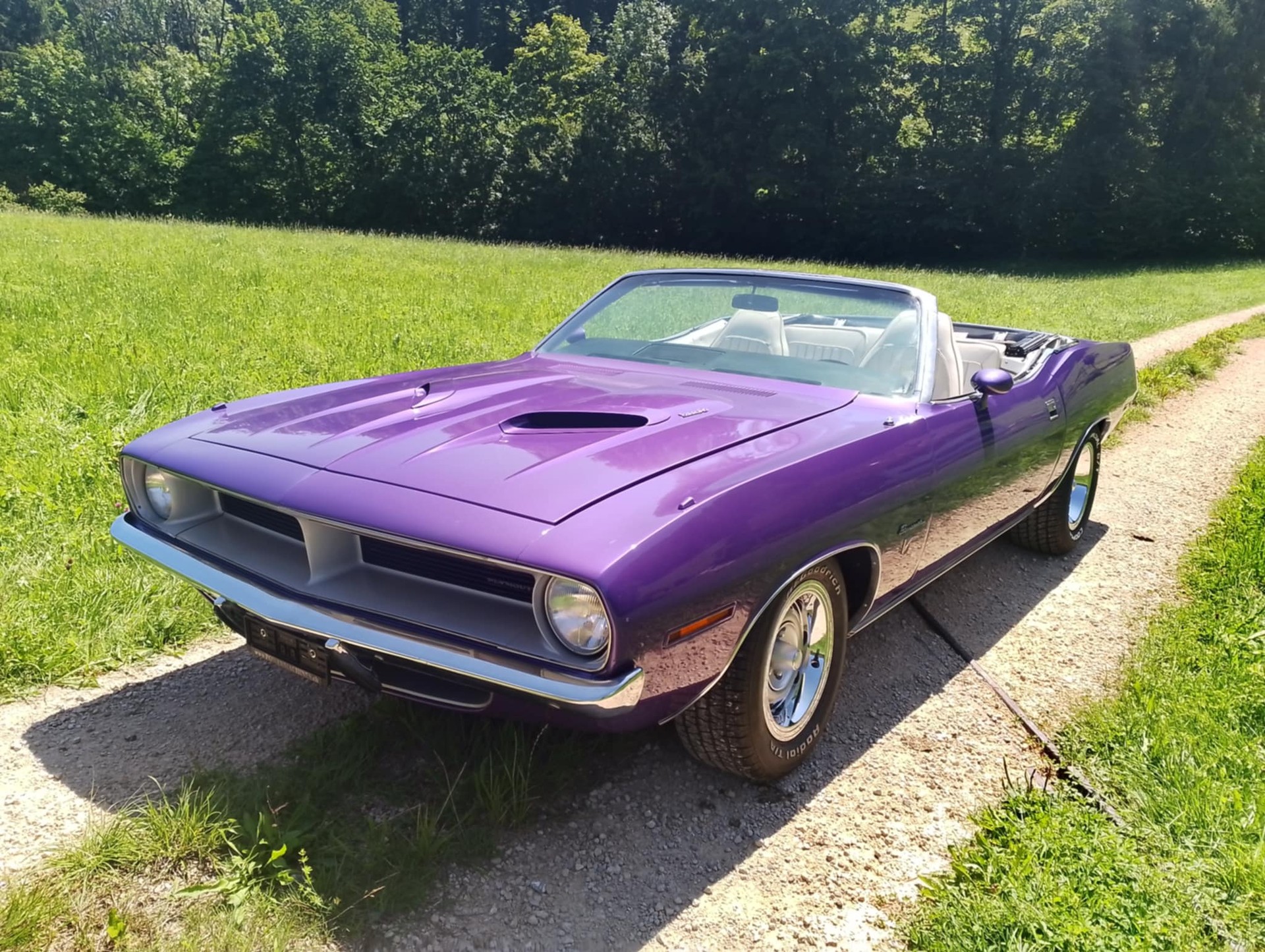 PLYMOUTH Barracuda