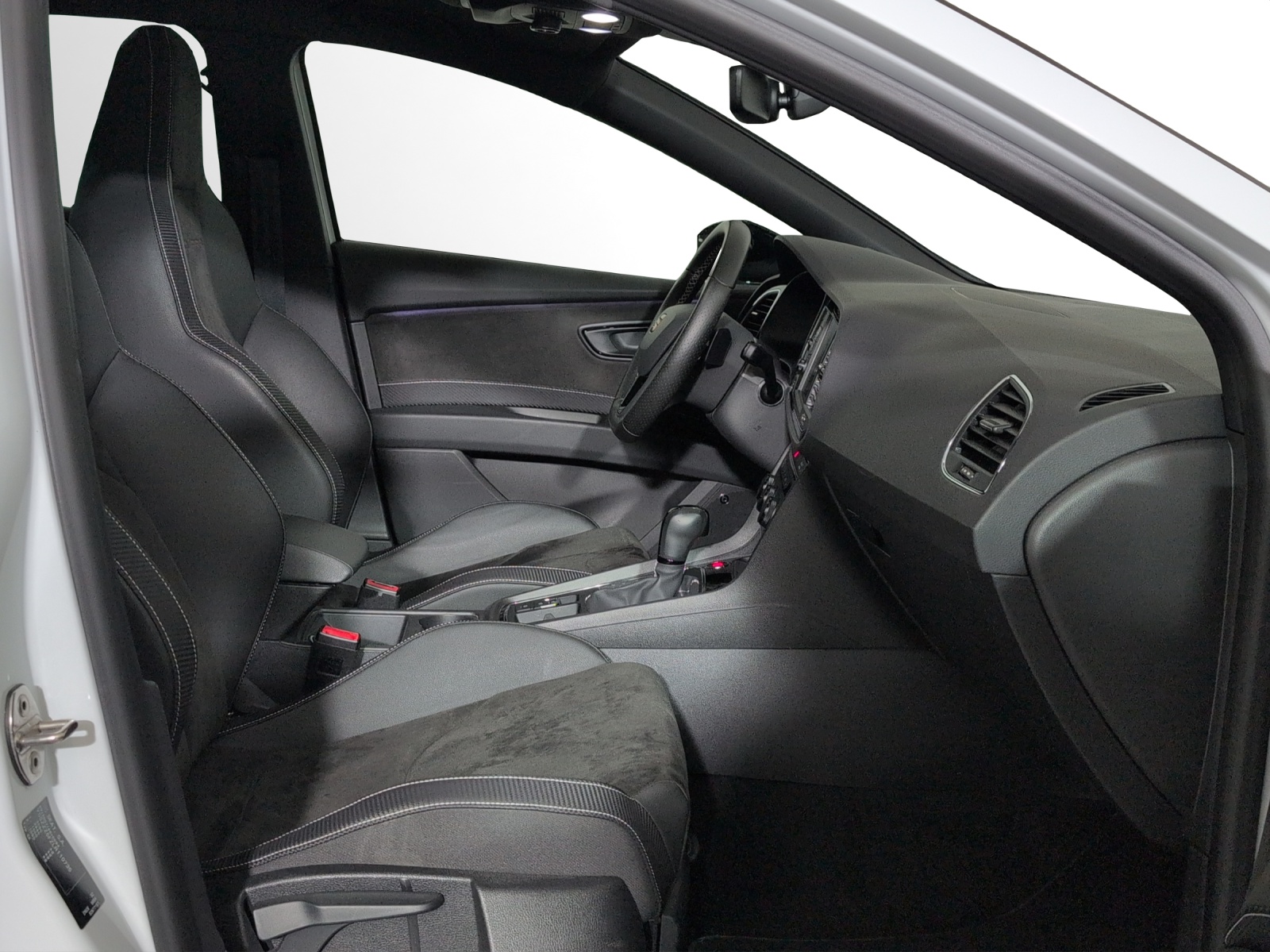 SEAT Leon ST 2.0 TSI Swiss Cupra 300 4 Drive DSG-image-6