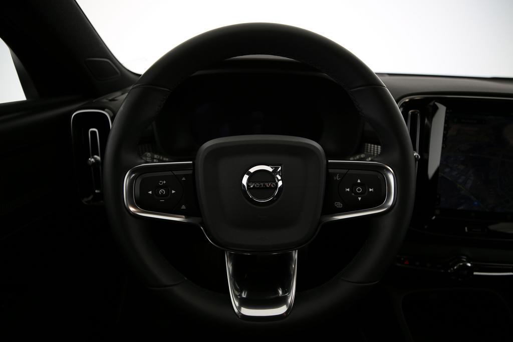 VOLVO XC40 P6 Plus-image-5