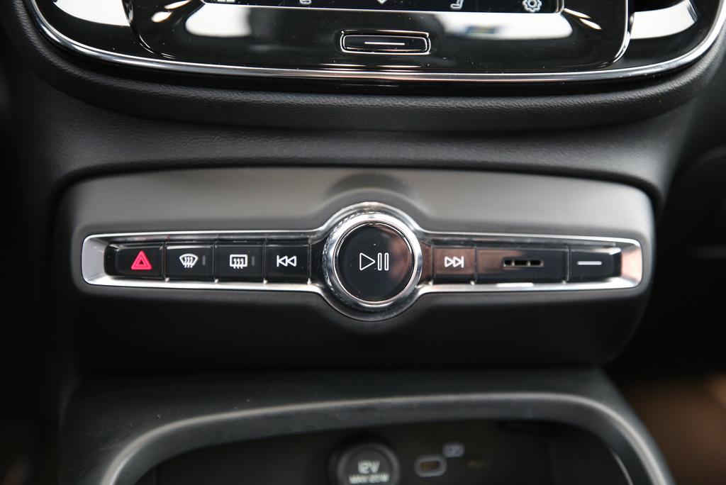 VOLVO XC40 P6 Plus-image-8