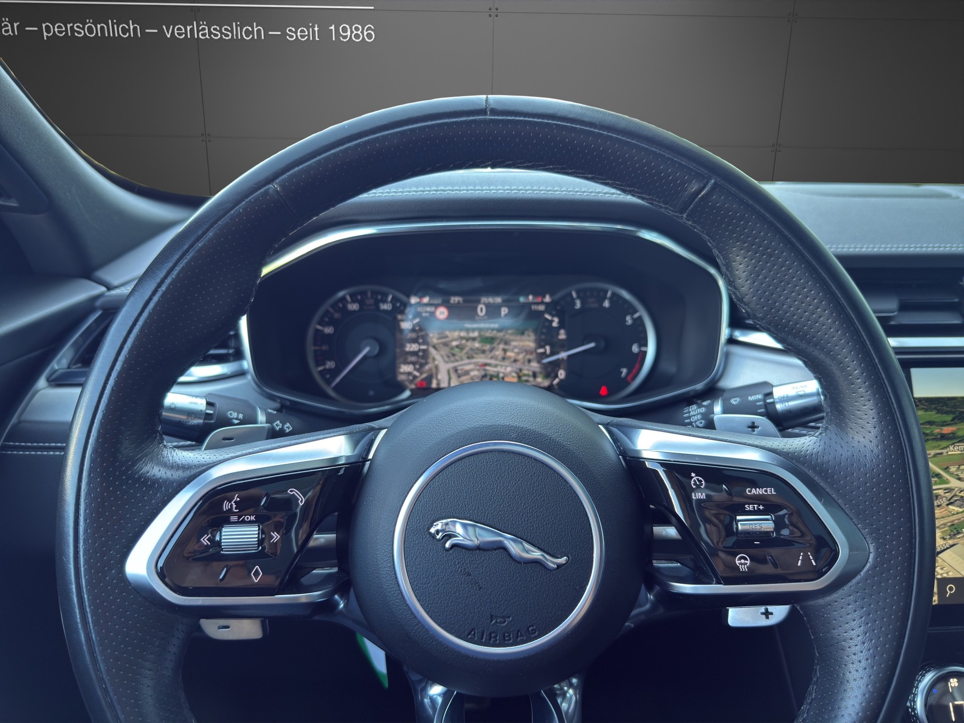 JAGUAR F-Pace 2.0 P250 R-Dynamic SE AWD-image-11