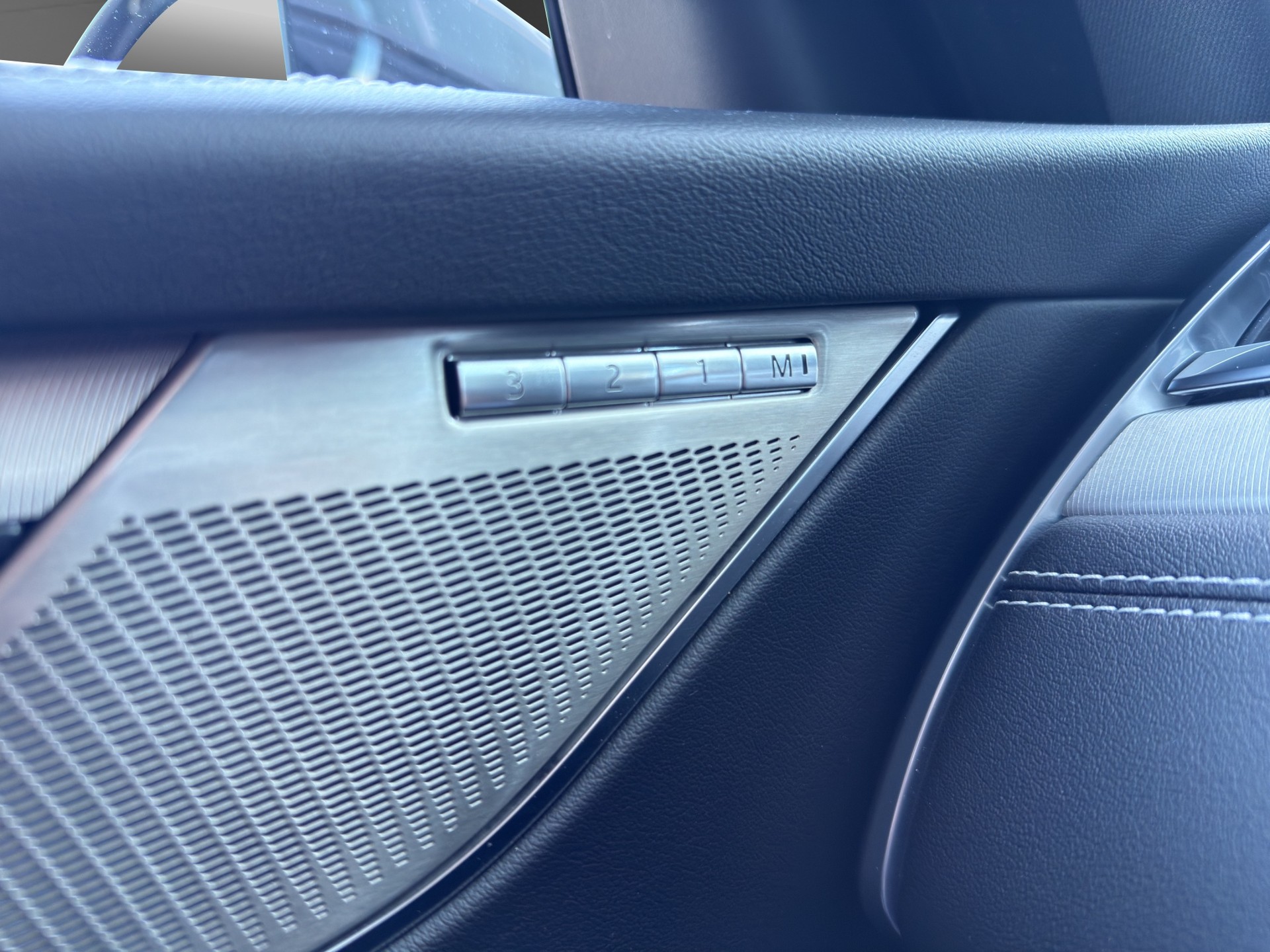 JAGUAR F-Pace 2.0 P250 R-Dynamic SE AWD-image-14