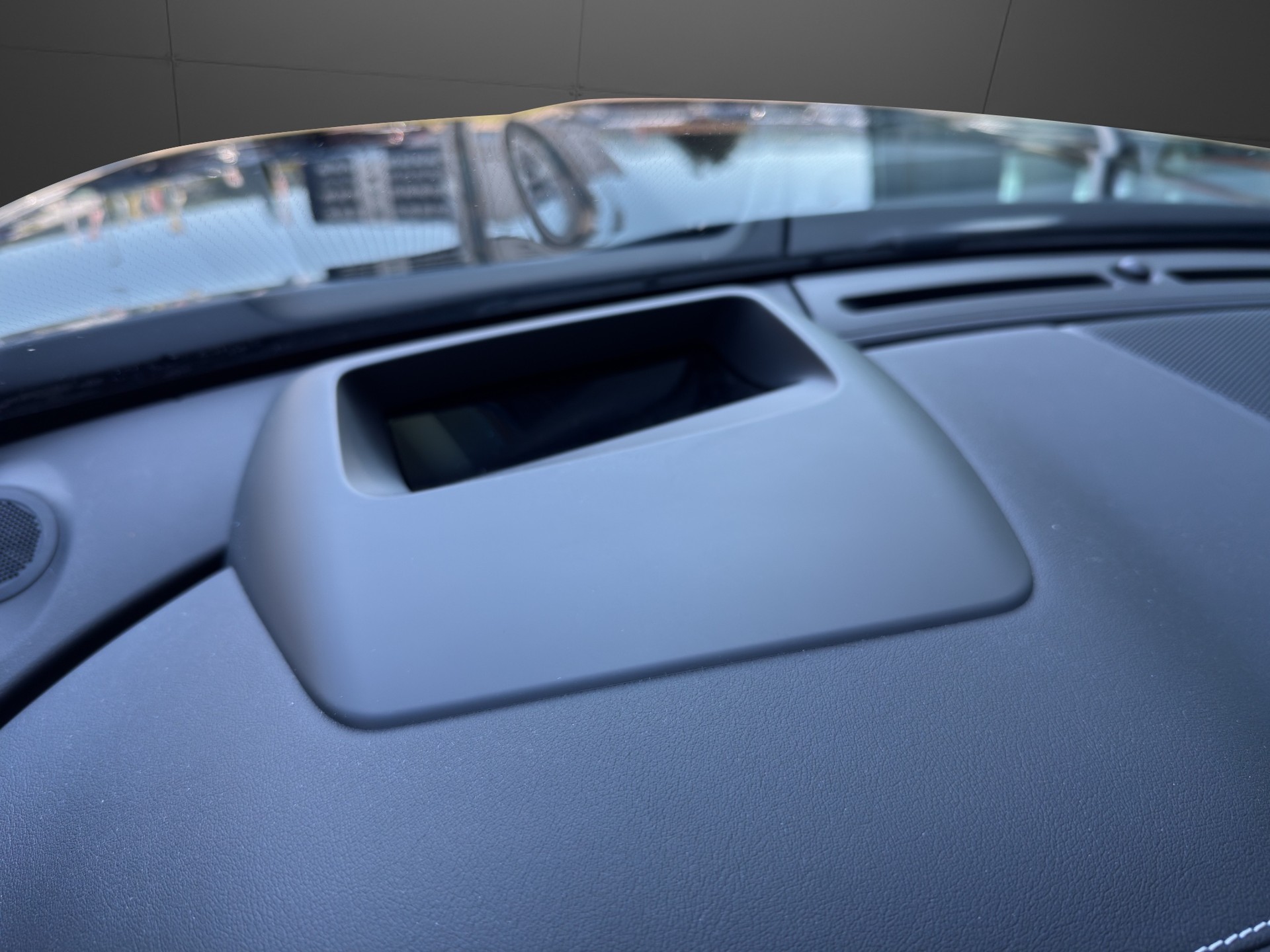 JAGUAR F-Pace 2.0 P250 R-Dynamic SE AWD-image-10