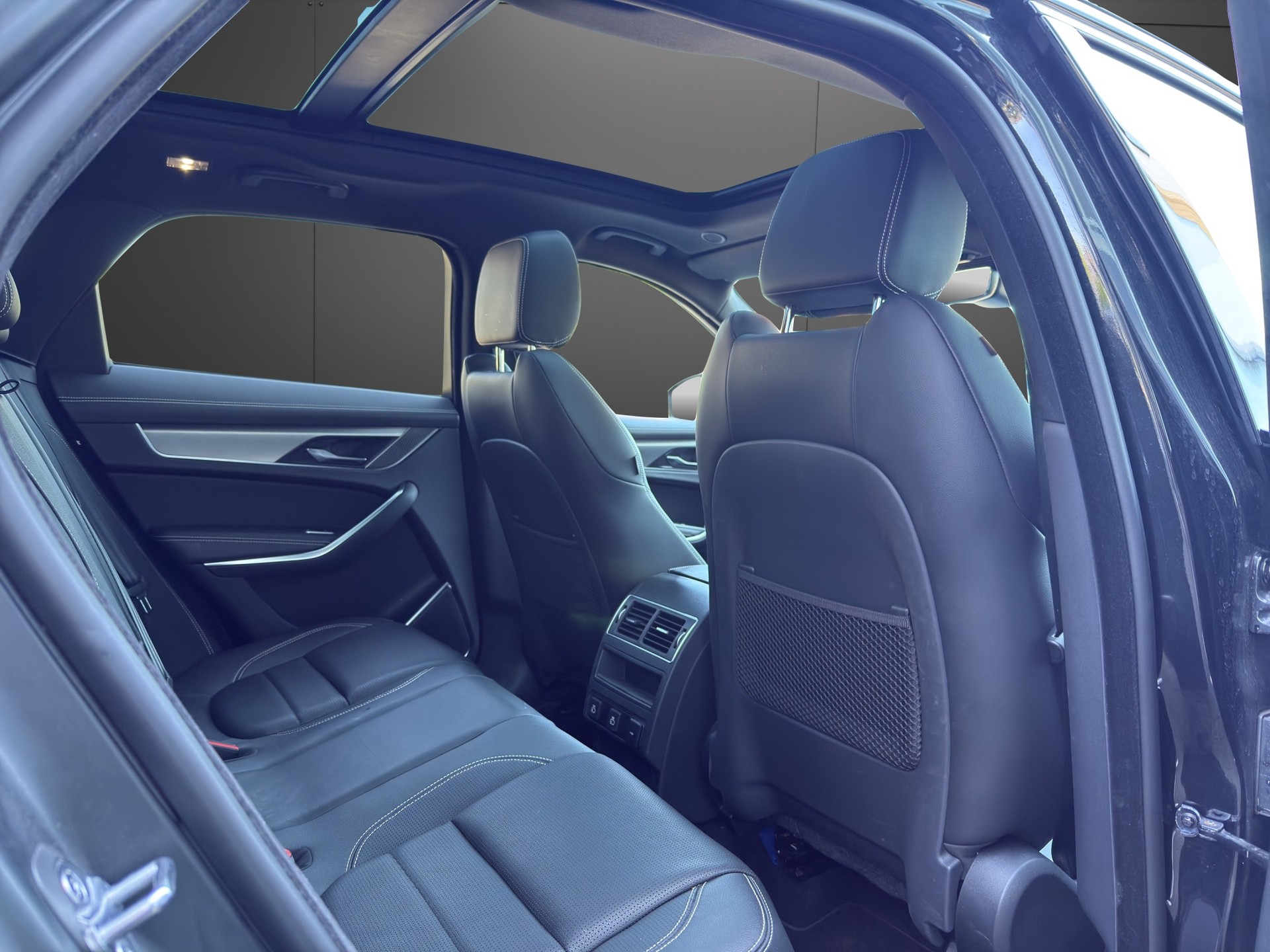 JAGUAR F-Pace 2.0 P250 R-Dynamic SE AWD-image-9