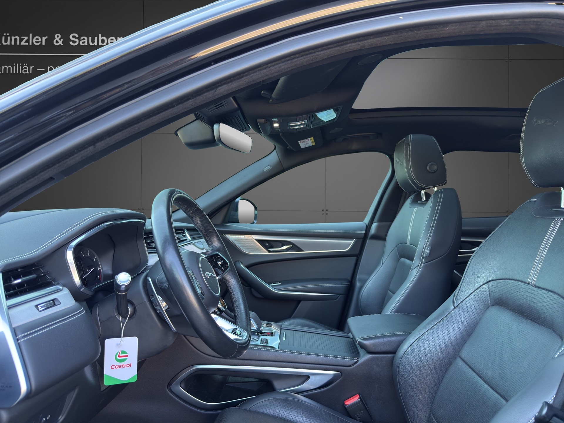 JAGUAR F-Pace 2.0 P250 R-Dynamic SE AWD-image-5