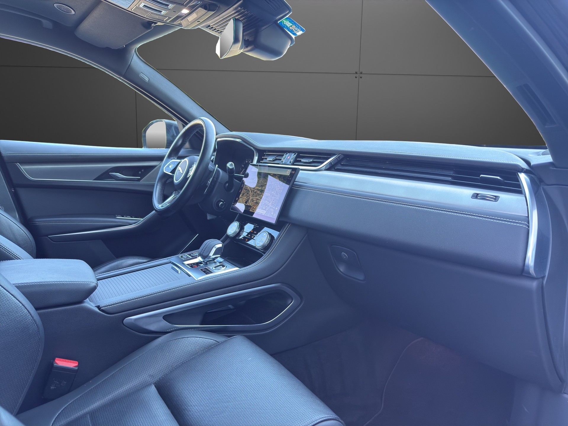JAGUAR F-Pace 2.0 P250 R-Dynamic SE AWD-image-8
