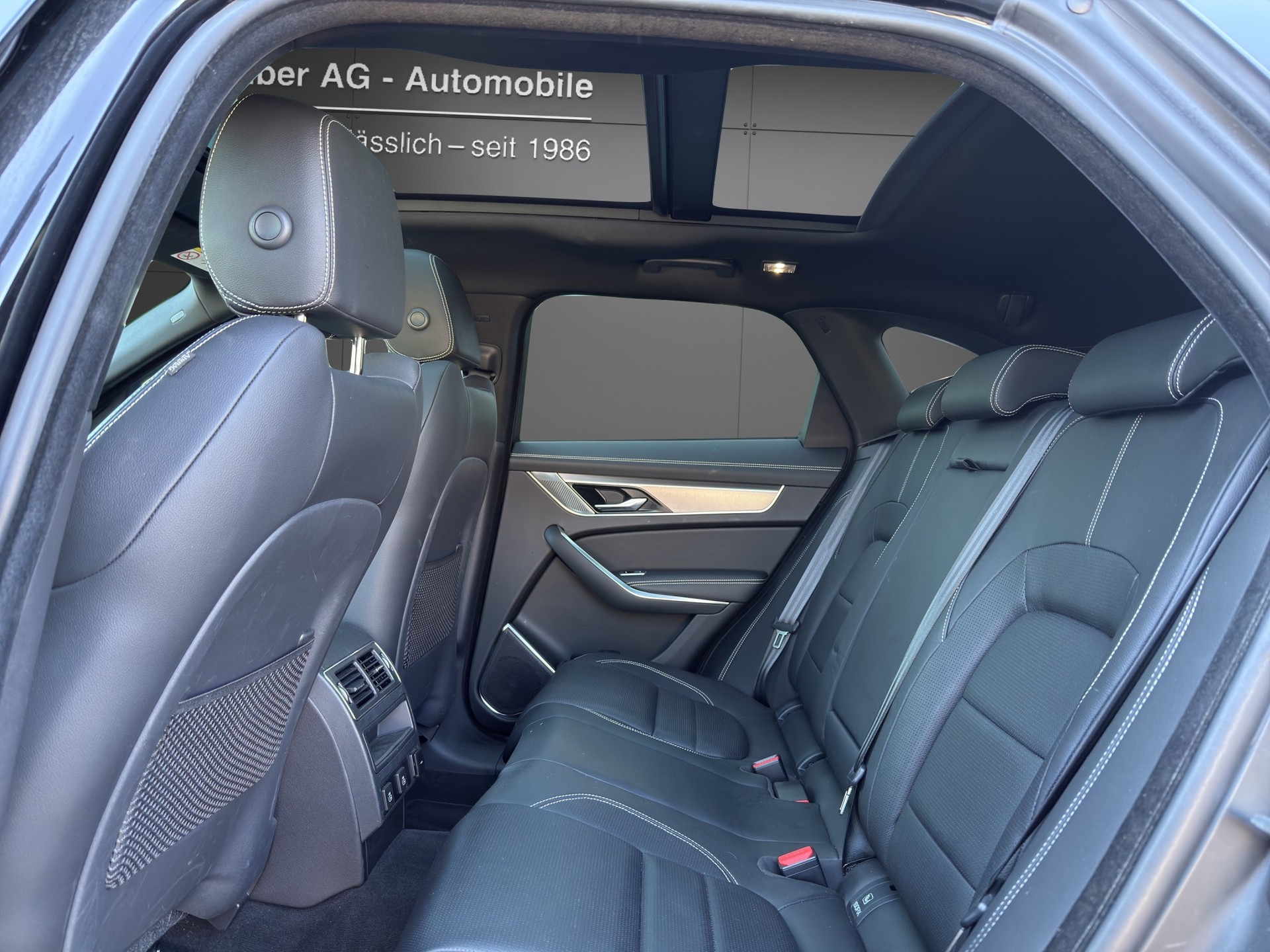JAGUAR F-Pace 2.0 P250 R-Dynamic SE AWD-image-6