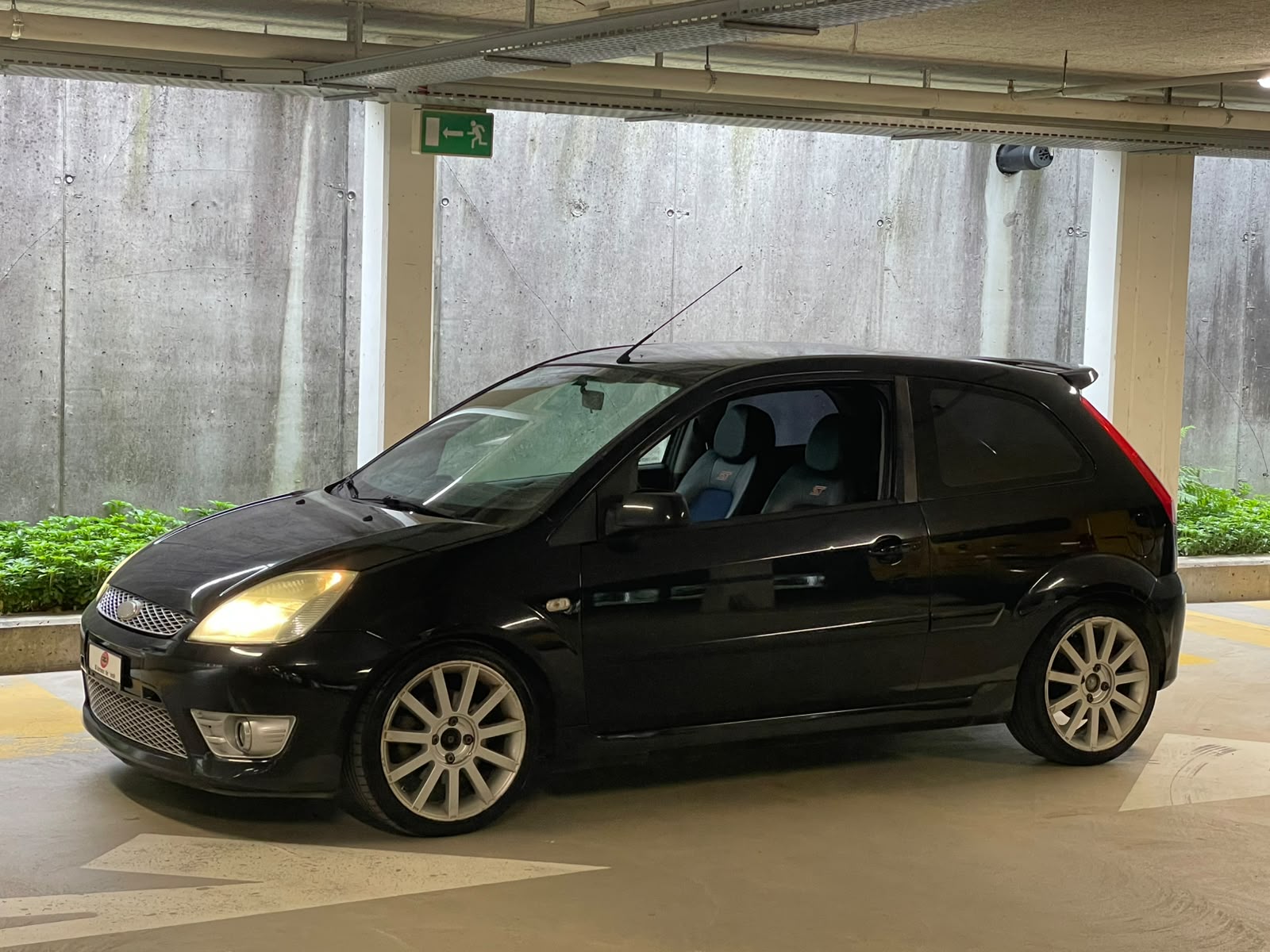 FORD Fiesta 2.0 16V ST-image-2