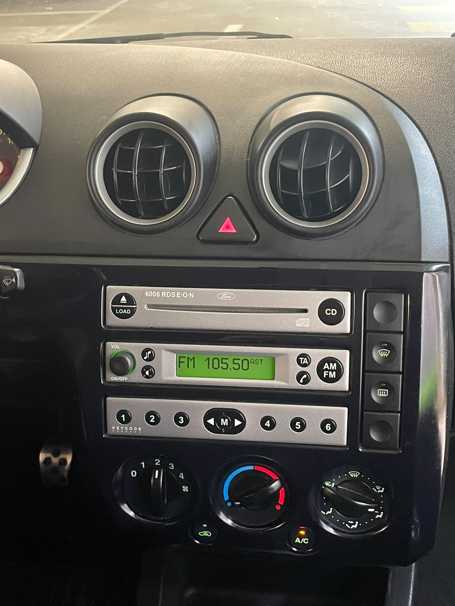 FORD Fiesta 2.0 16V ST-image-14