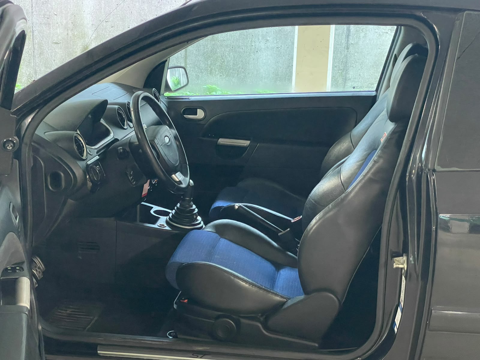 FORD Fiesta 2.0 16V ST-image-8