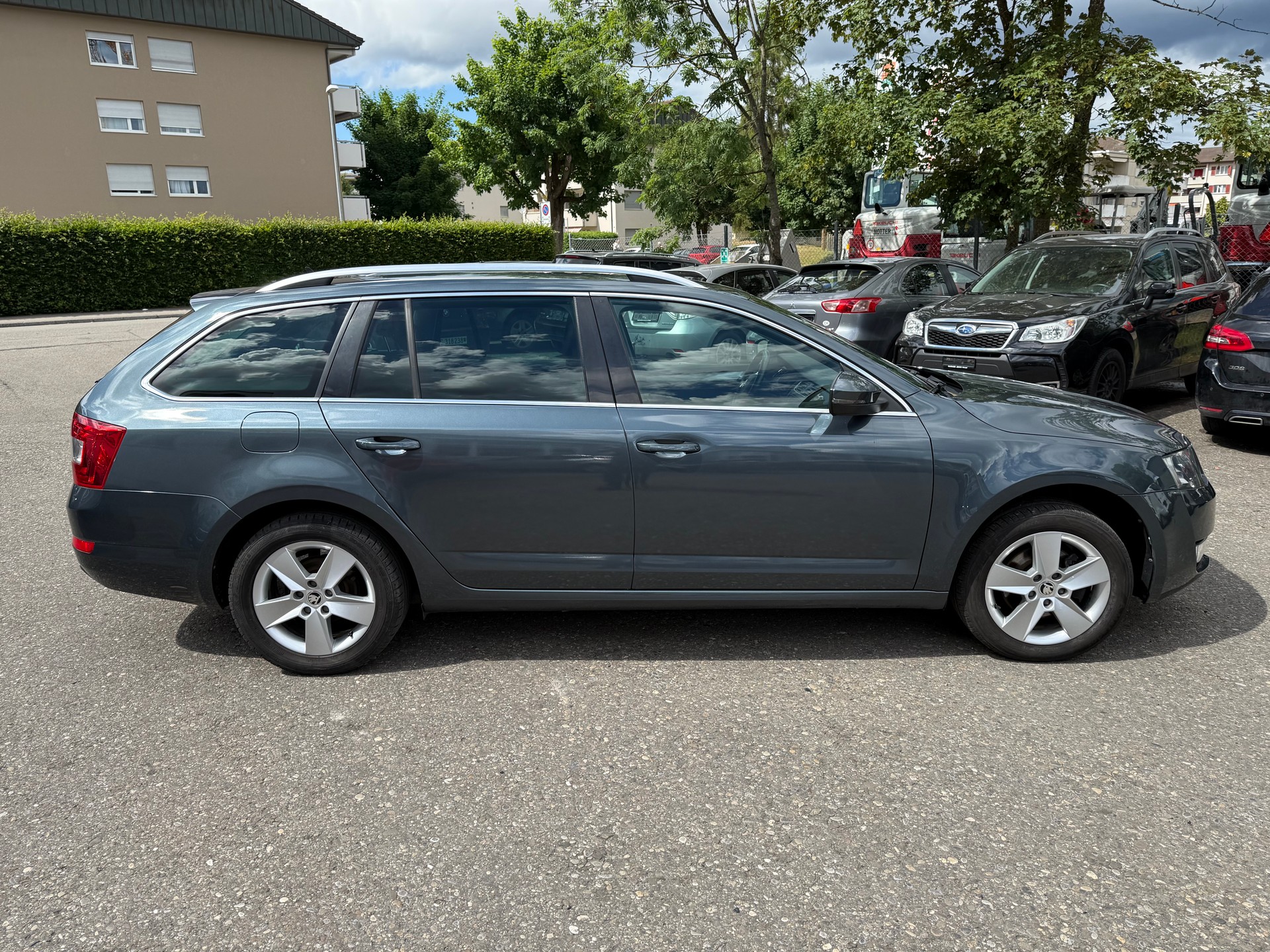 SKODA Octavia Combi 1.4 TSI Fresh DSG-image-2