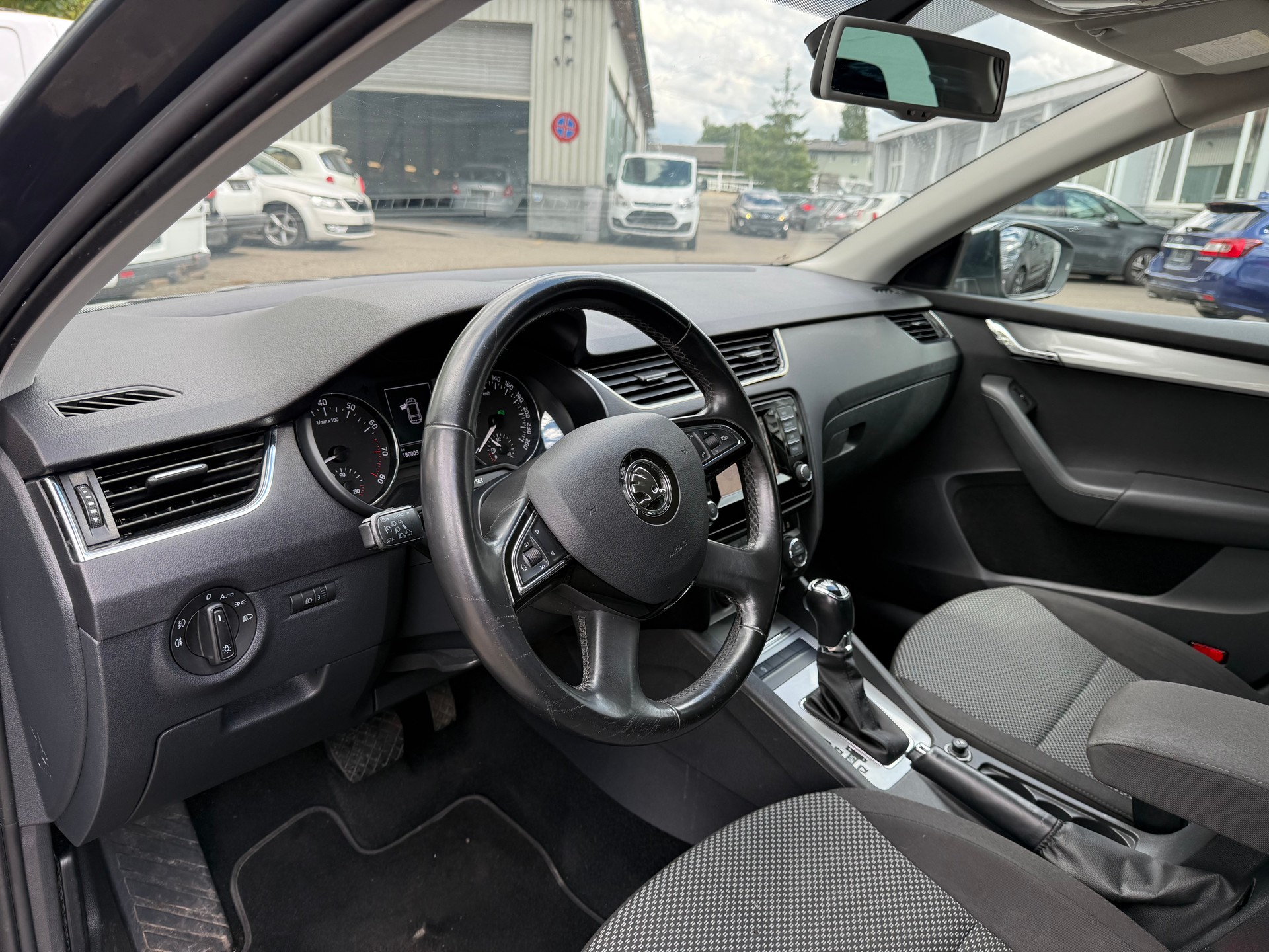 SKODA Octavia Combi 1.4 TSI Fresh DSG-image-5