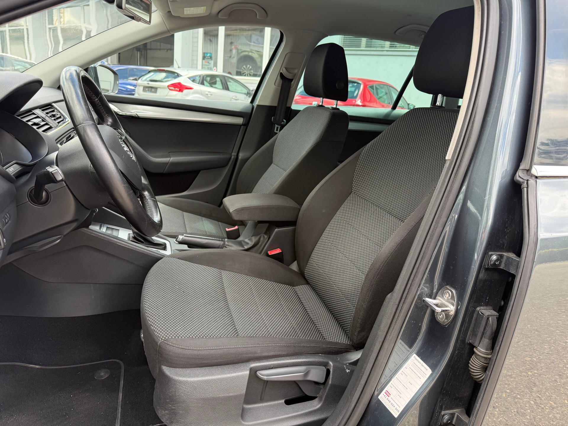 SKODA Octavia Combi 1.4 TSI Fresh DSG-image-8