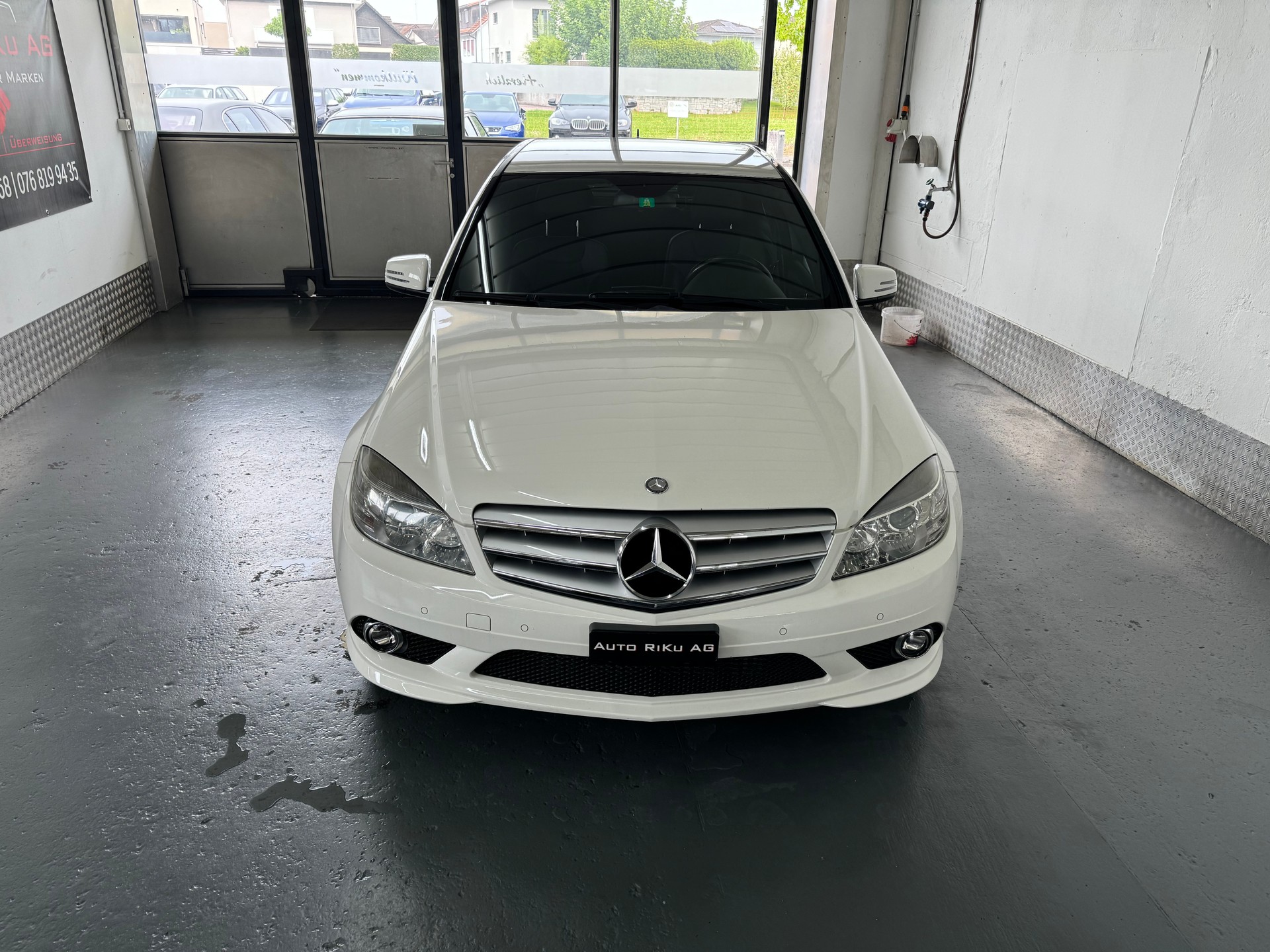 MERCEDES-BENZ C 180 CGI BlueEfficiency White Star Automatic-image-2