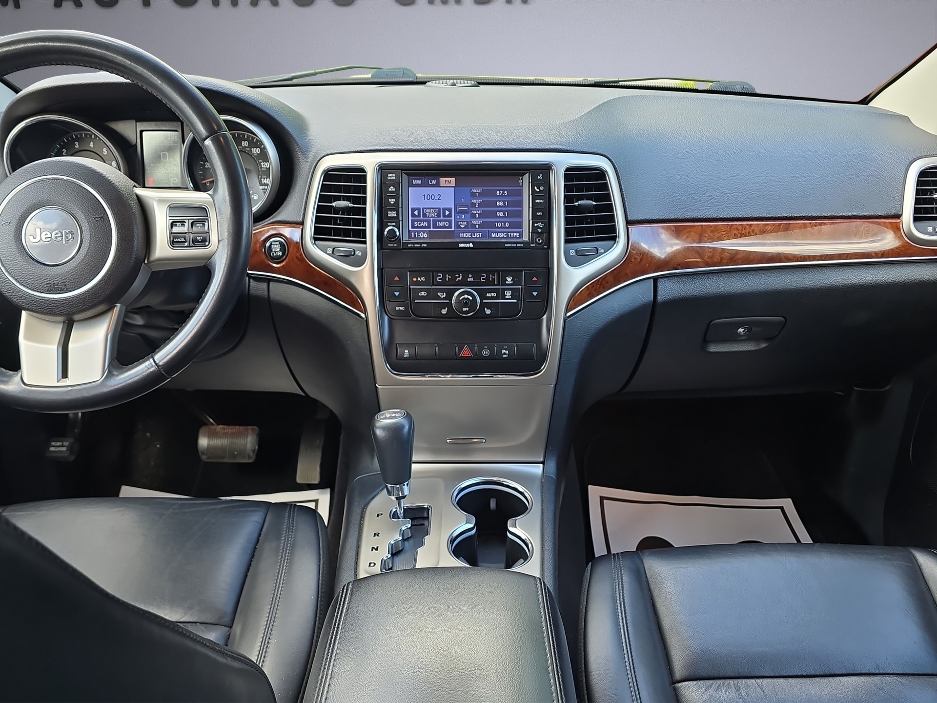JEEP Grand Cherokee-image-9
