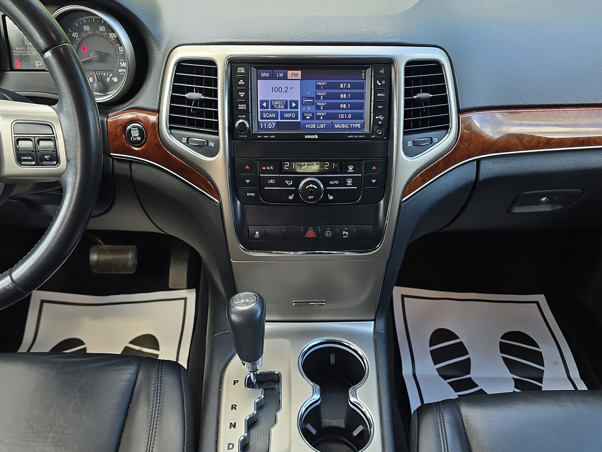 JEEP Grand Cherokee-image-11