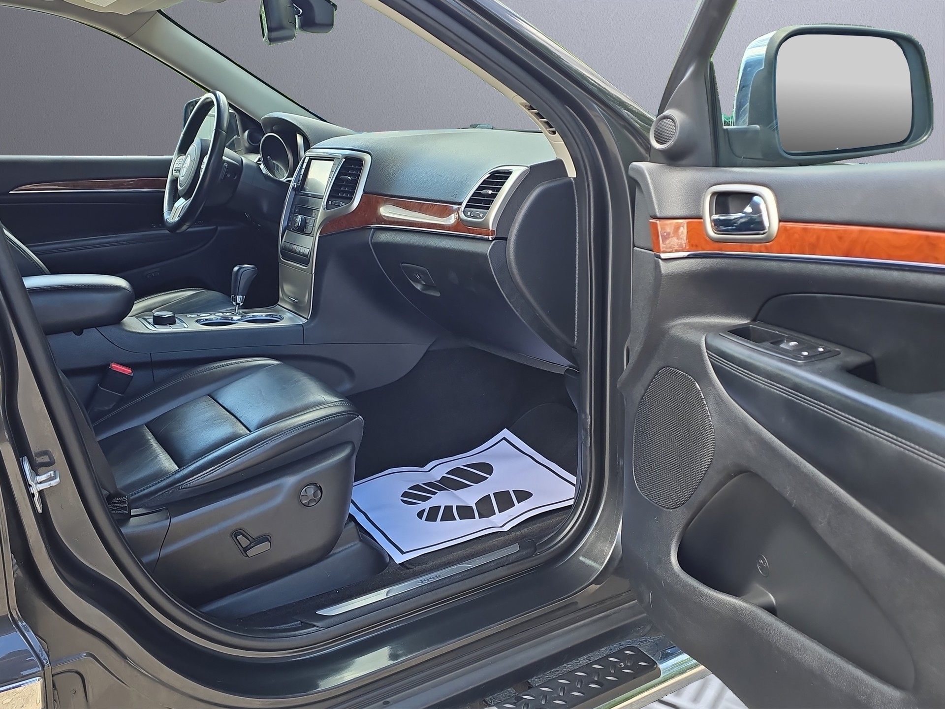 JEEP Grand Cherokee-image-8
