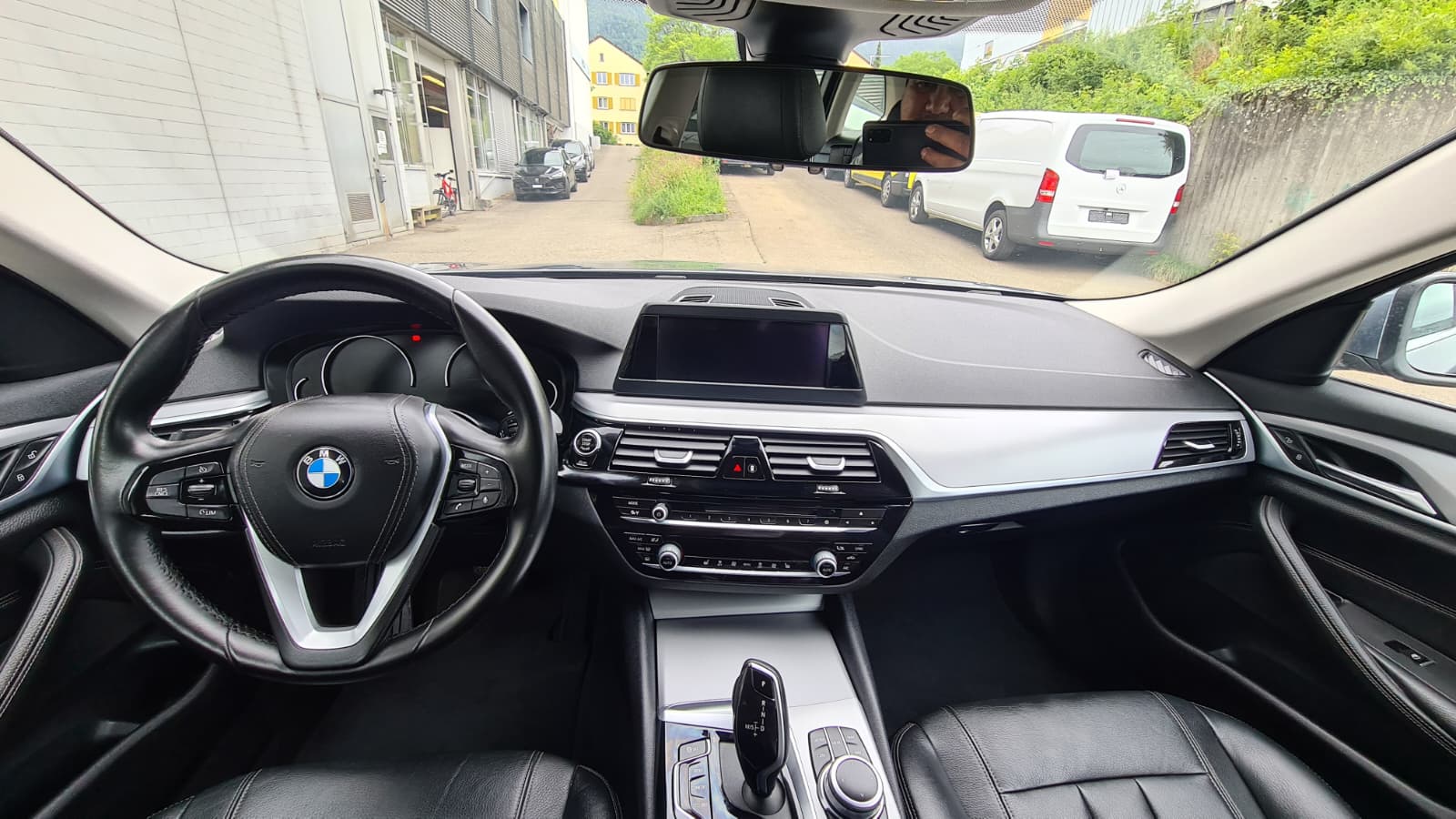 BMW 520d xDrive Touring Steptronic ** Voll-Leder ** Gr-Navi ** RF-Kamera ** PDC V+H ** Sitzheizung ** Frisch Ab MFK & Service **-image-14