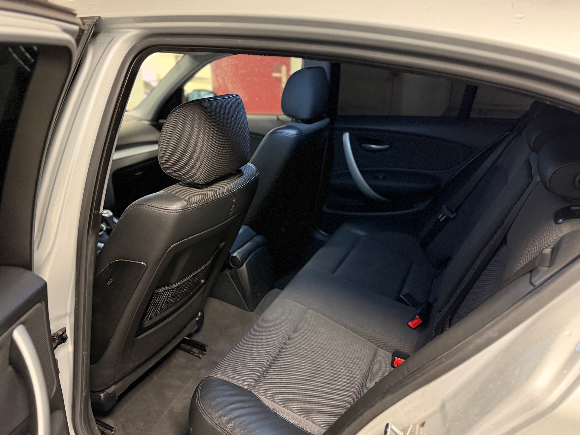 BMW 120i-image-9