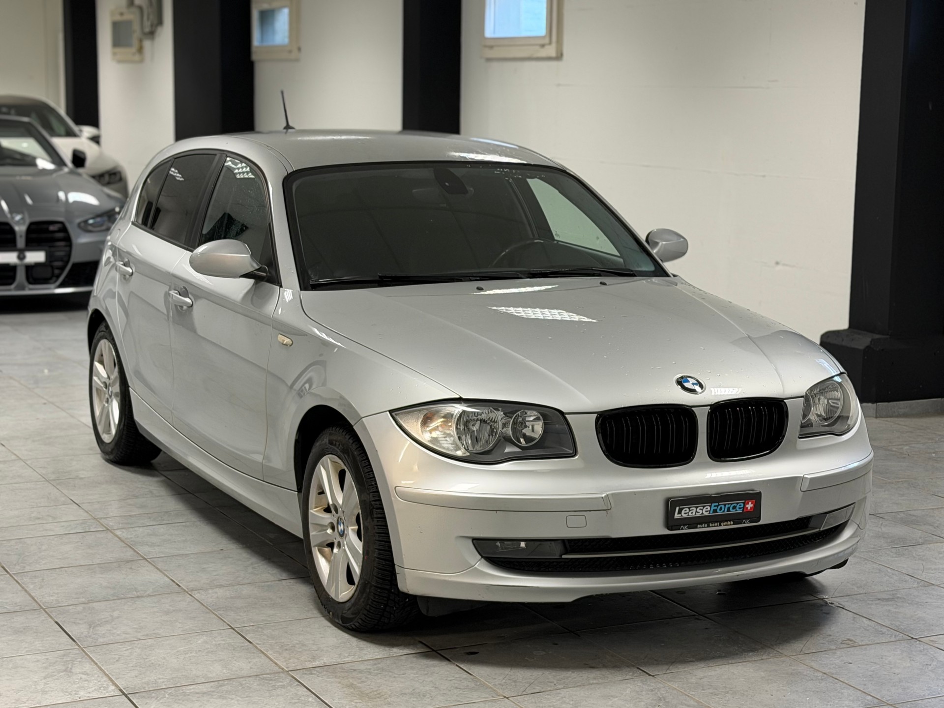 BMW 120i-image-15