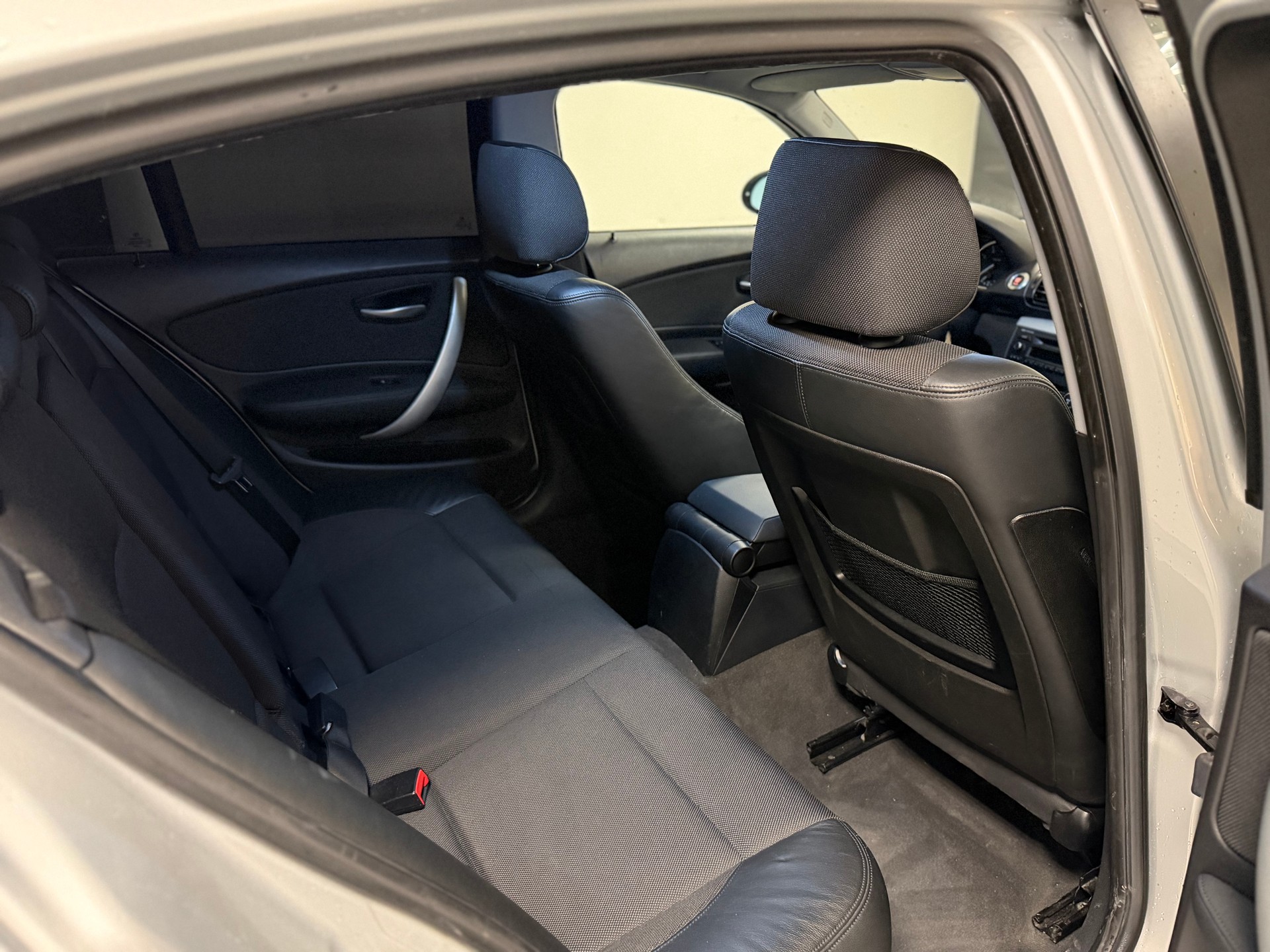 BMW 120i-image-8