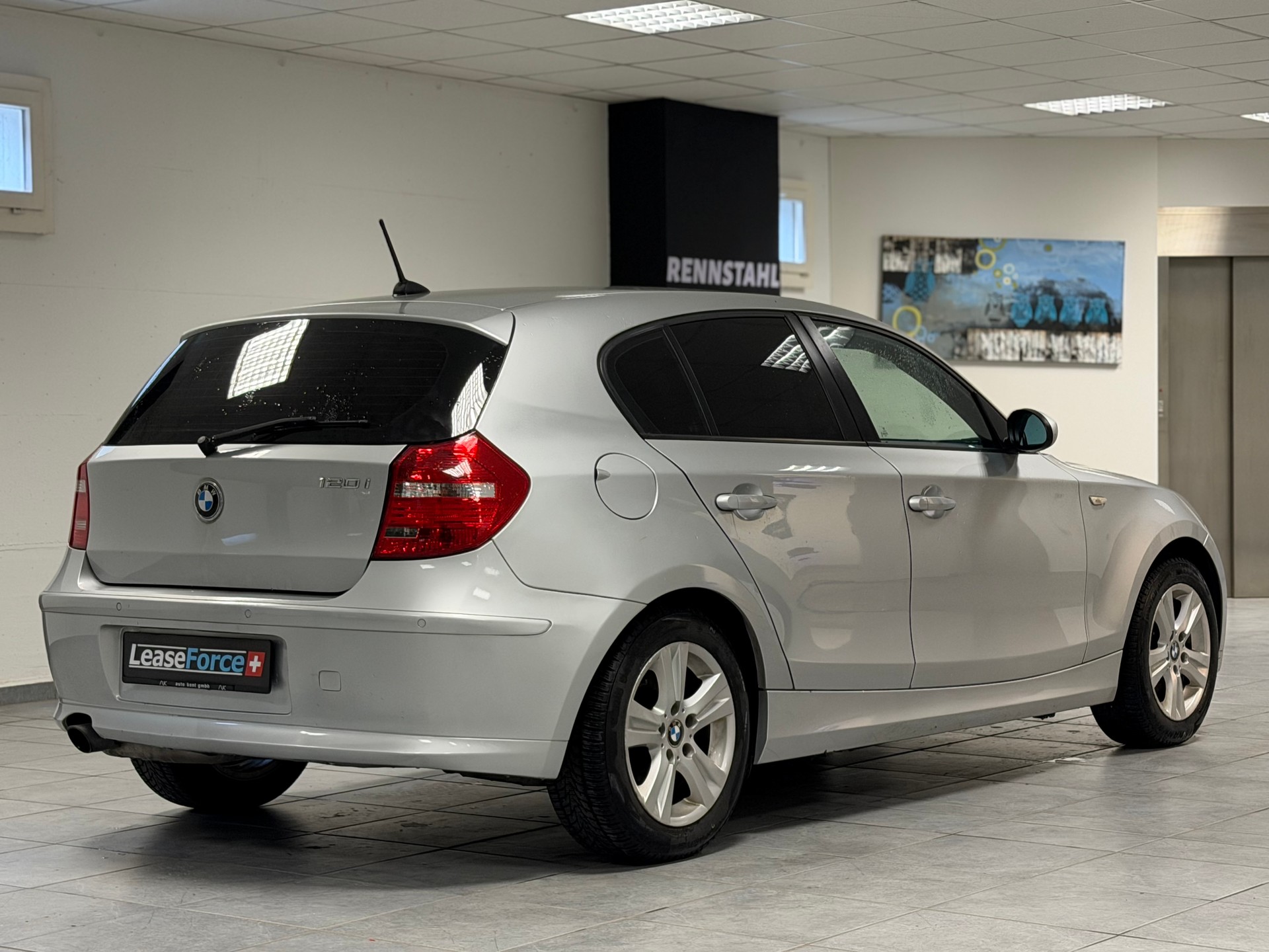 BMW 120i-image-14