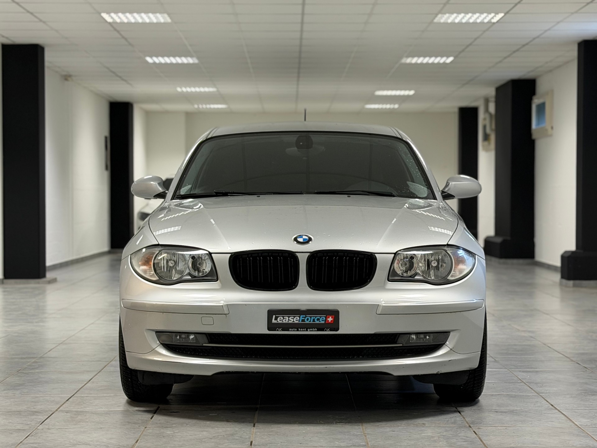BMW 120i-image-18