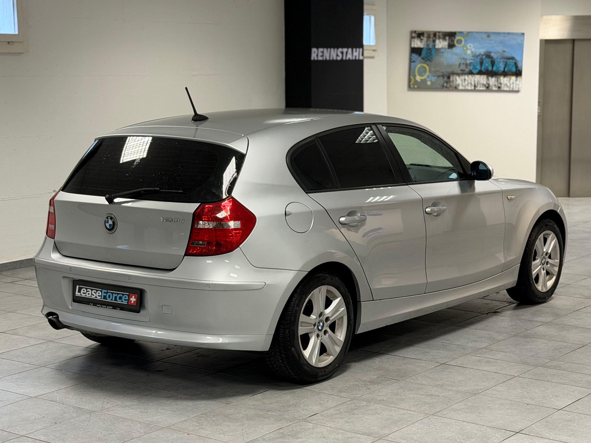 BMW 120i-image-4