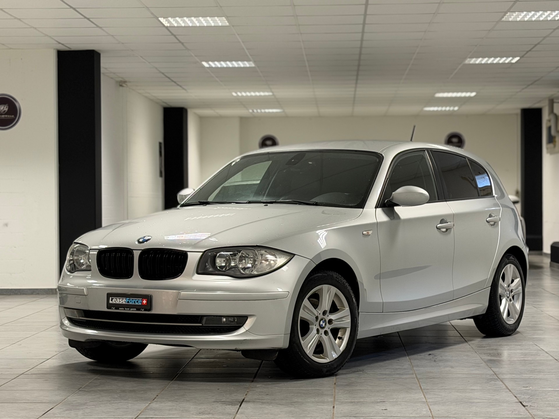 BMW 120i-image-0