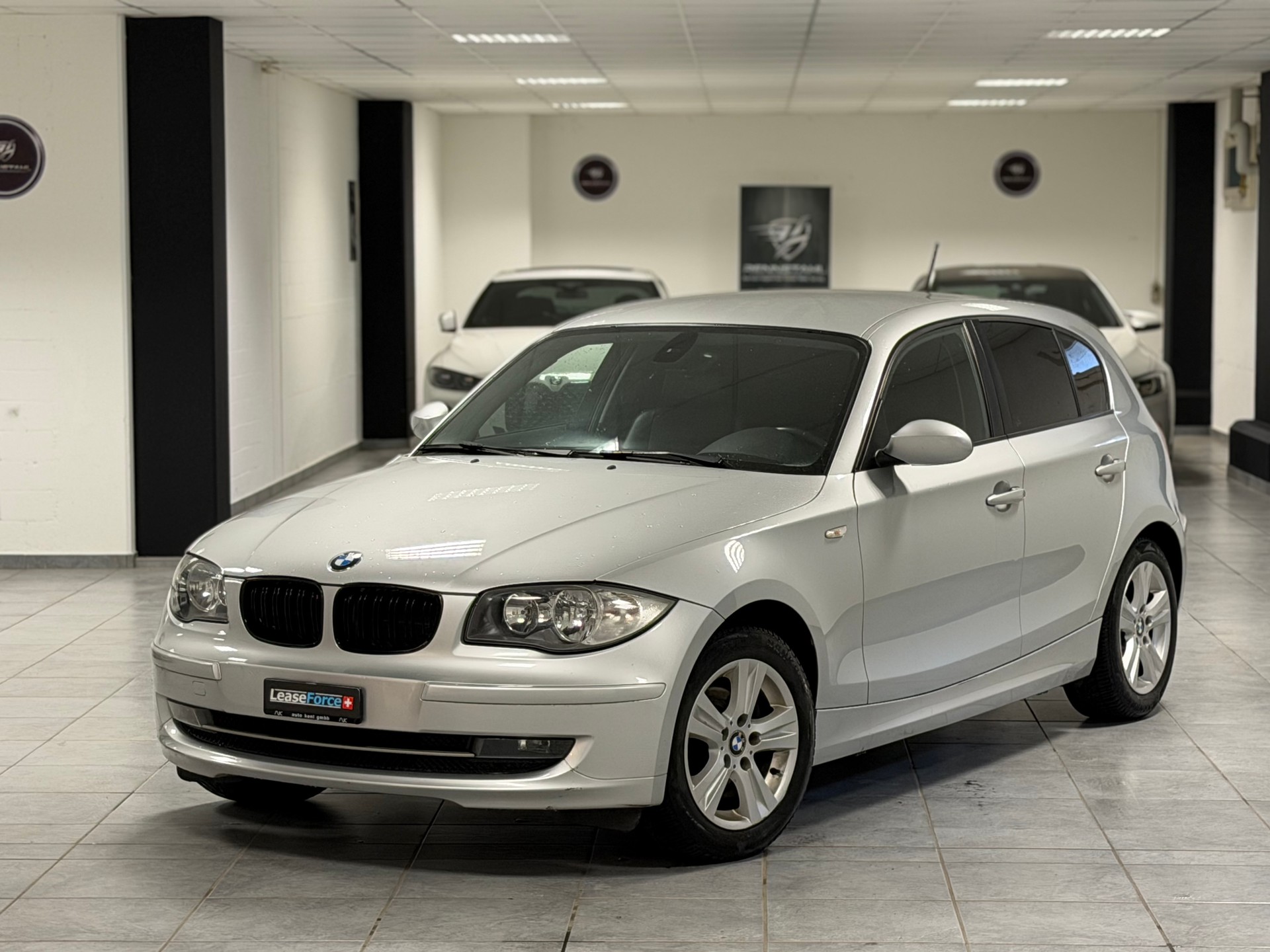 BMW 120i-image-1