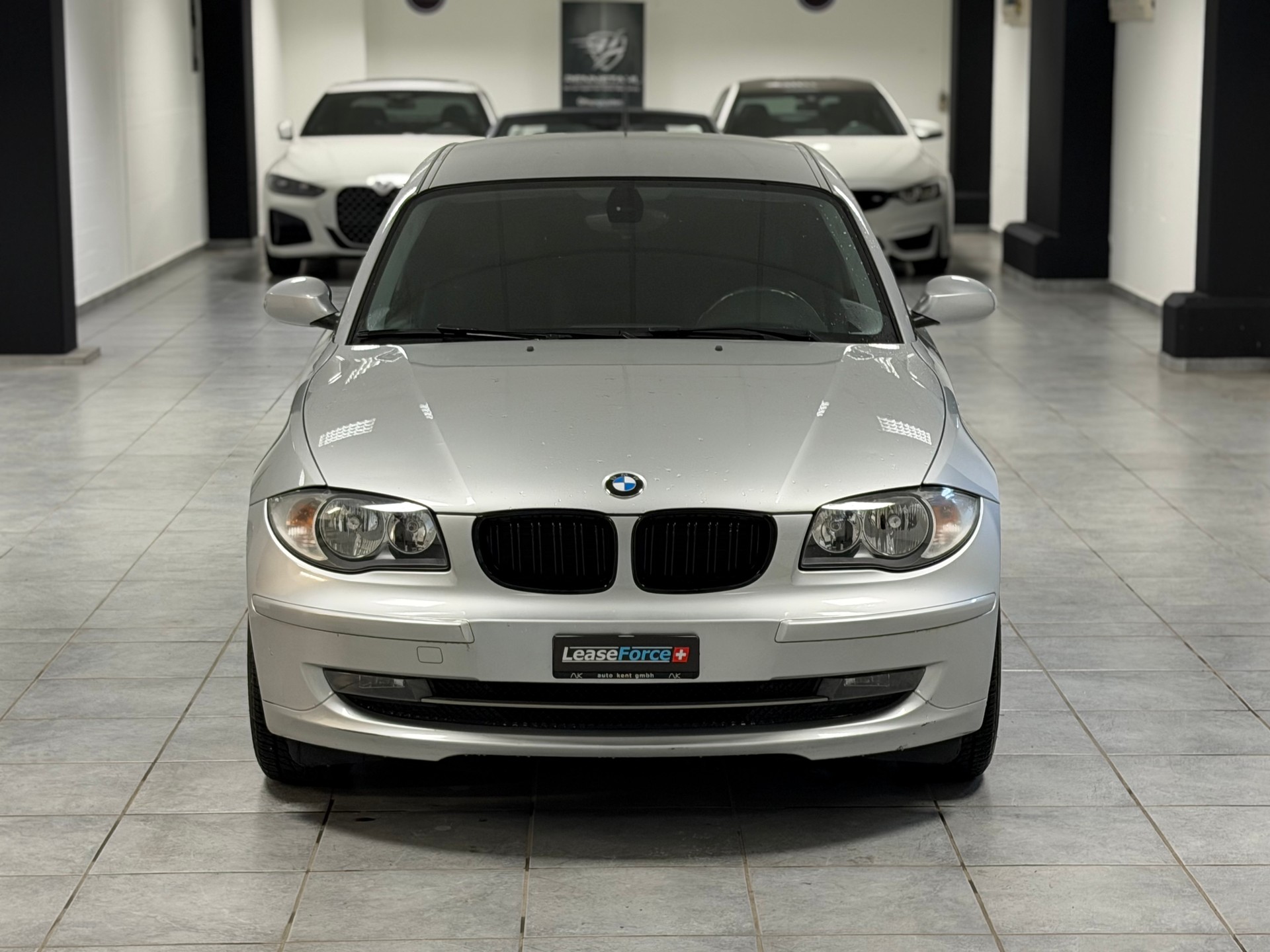 BMW 120i-image-2