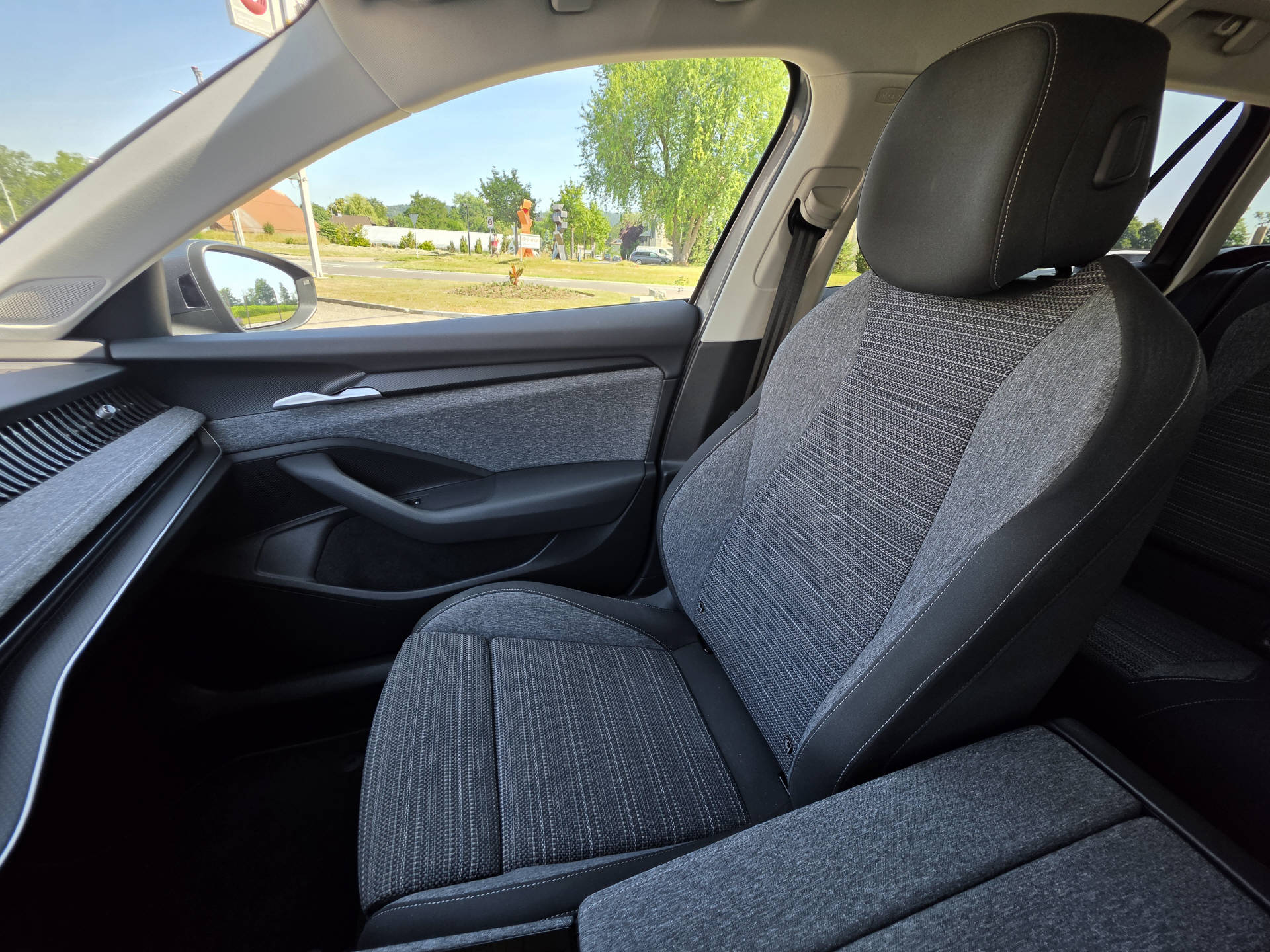 SKODA Superb Combi 2.0 TDI Selection 4x4 DSG-image-30