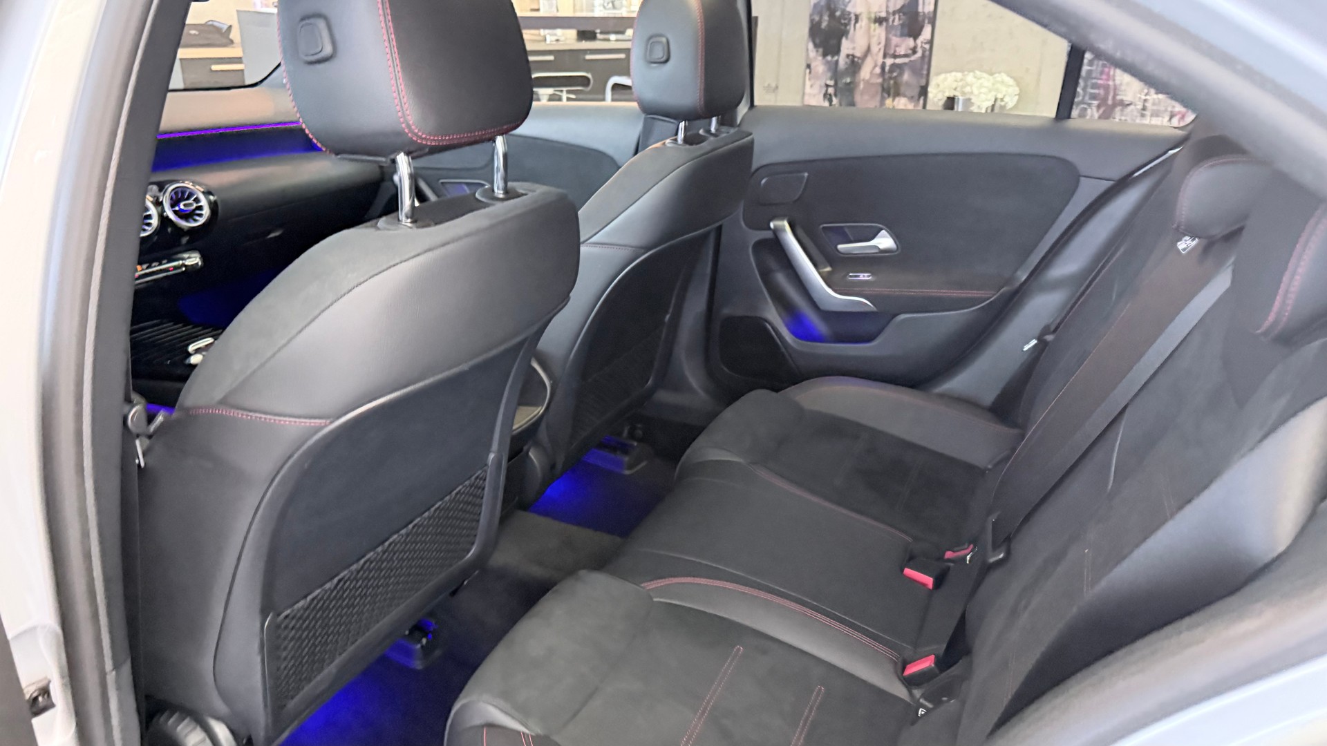 MERCEDES-BENZ A 220 AMG Line 4m Limousine-image-8