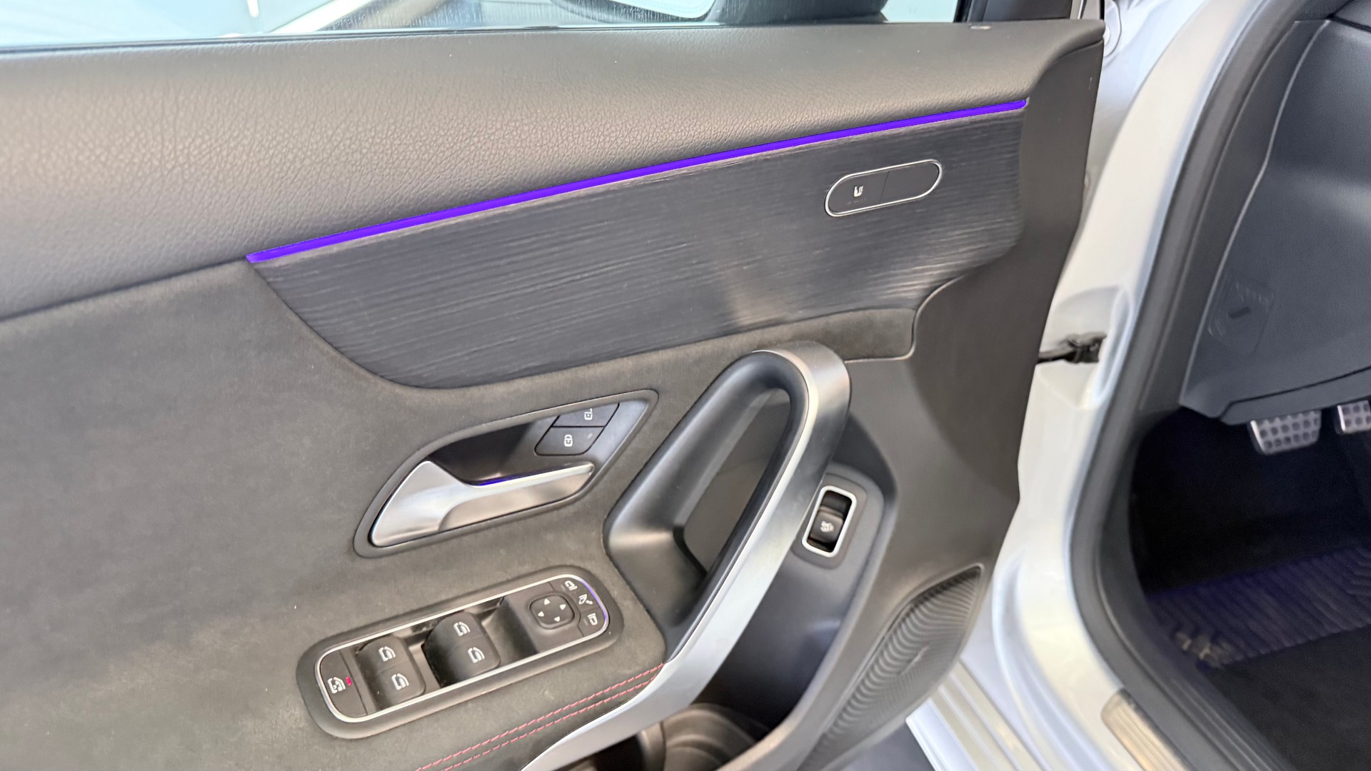 MERCEDES-BENZ A 220 AMG Line 4m Limousine-image-10