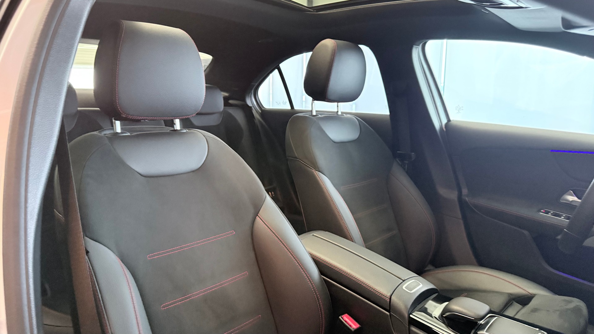 MERCEDES-BENZ A 220 AMG Line 4m Limousine-image-25