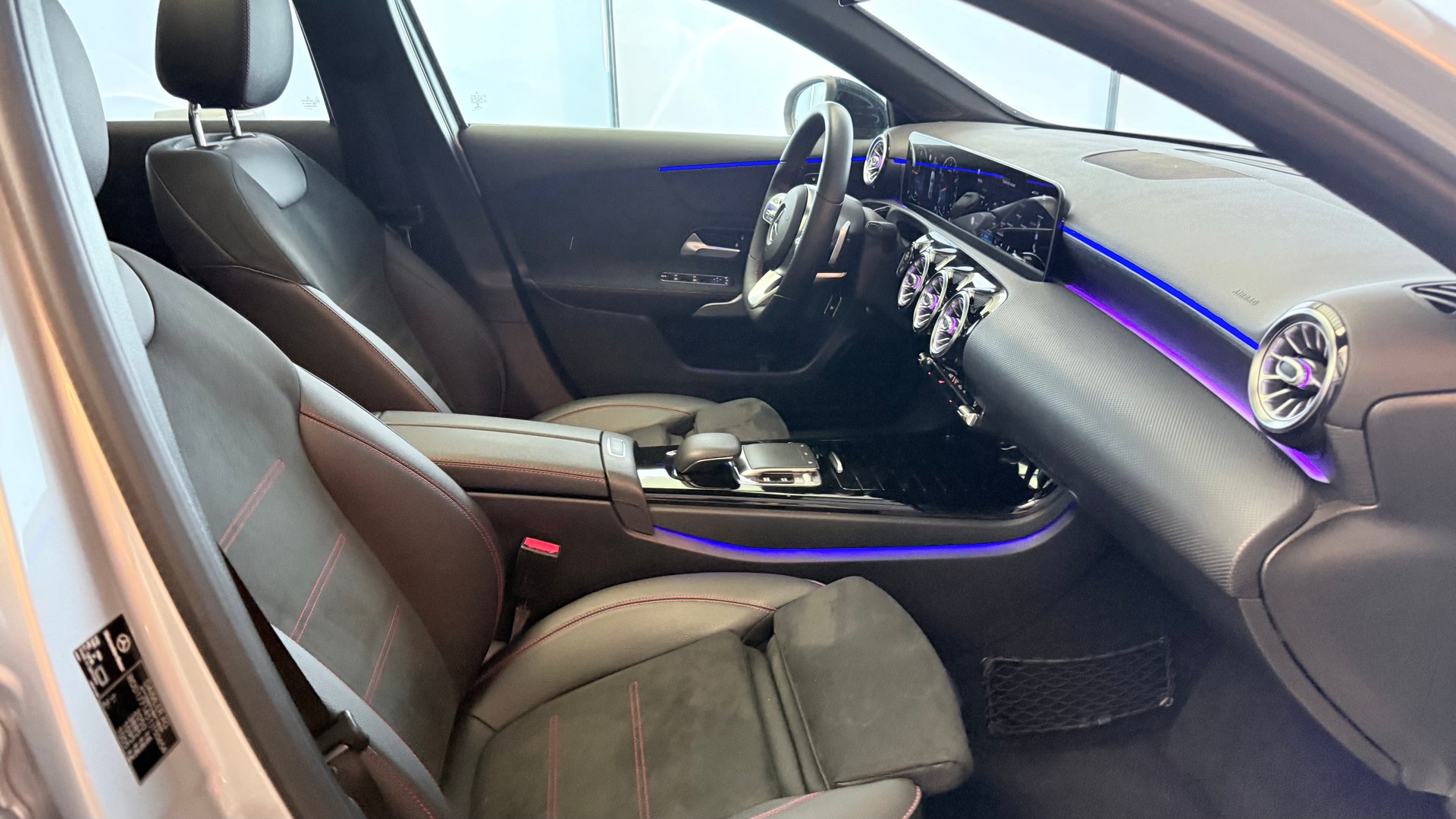 MERCEDES-BENZ A 220 AMG Line 4m Limousine-image-23