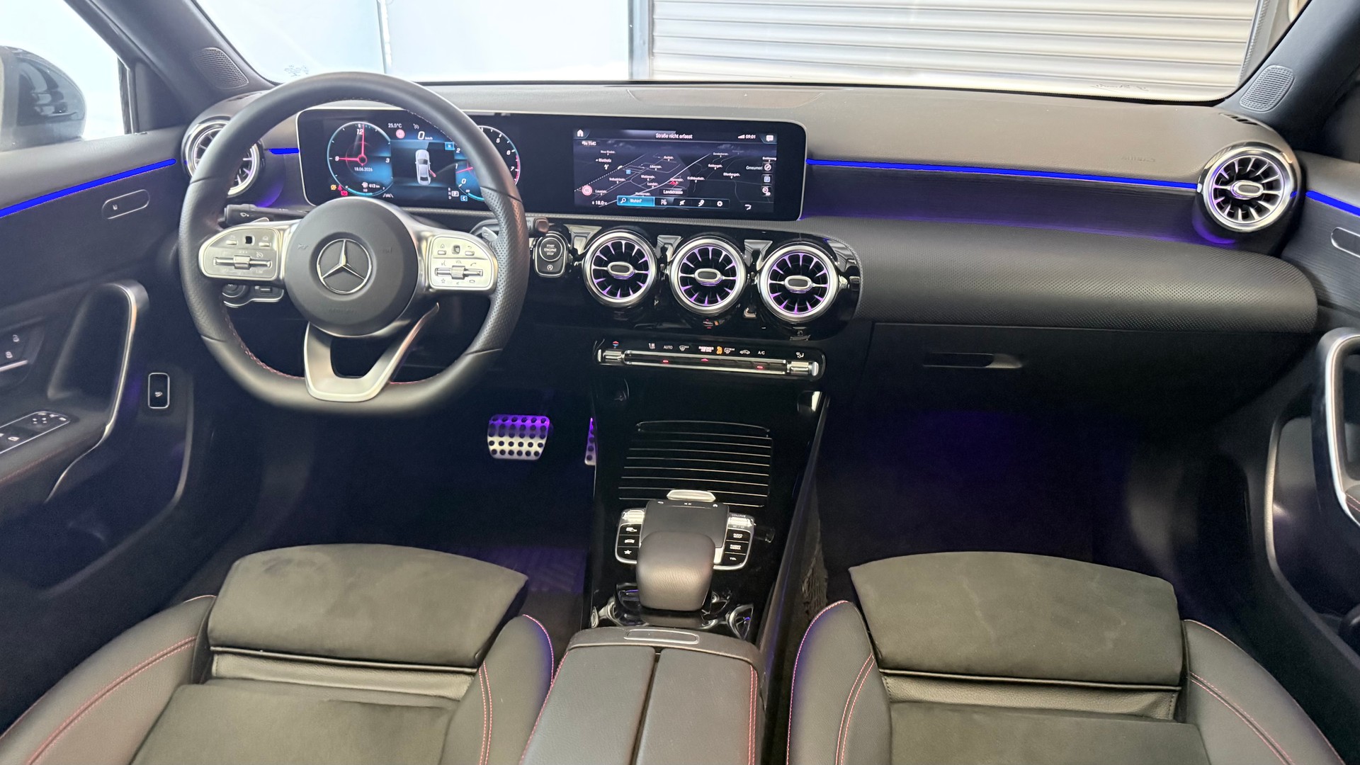 MERCEDES-BENZ A 220 AMG Line 4m Limousine-image-22