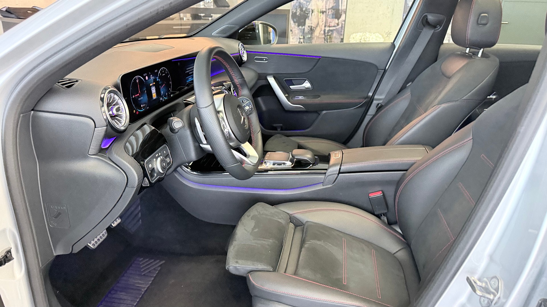 MERCEDES-BENZ A 220 AMG Line 4m Limousine-image-9